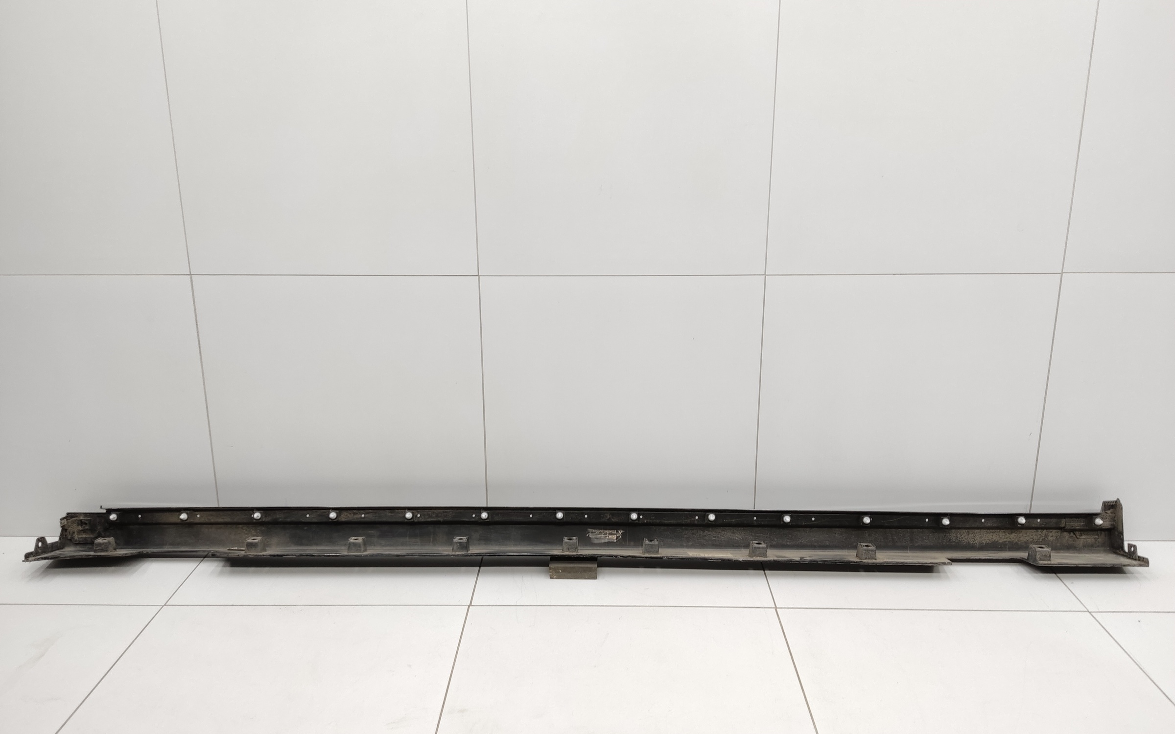 Накладка порога правого Voyah Dream