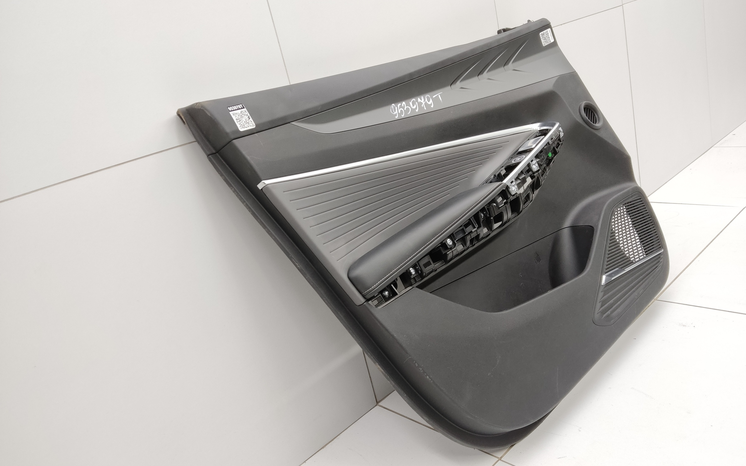 Обшивка двери передней левой Geely Cityray