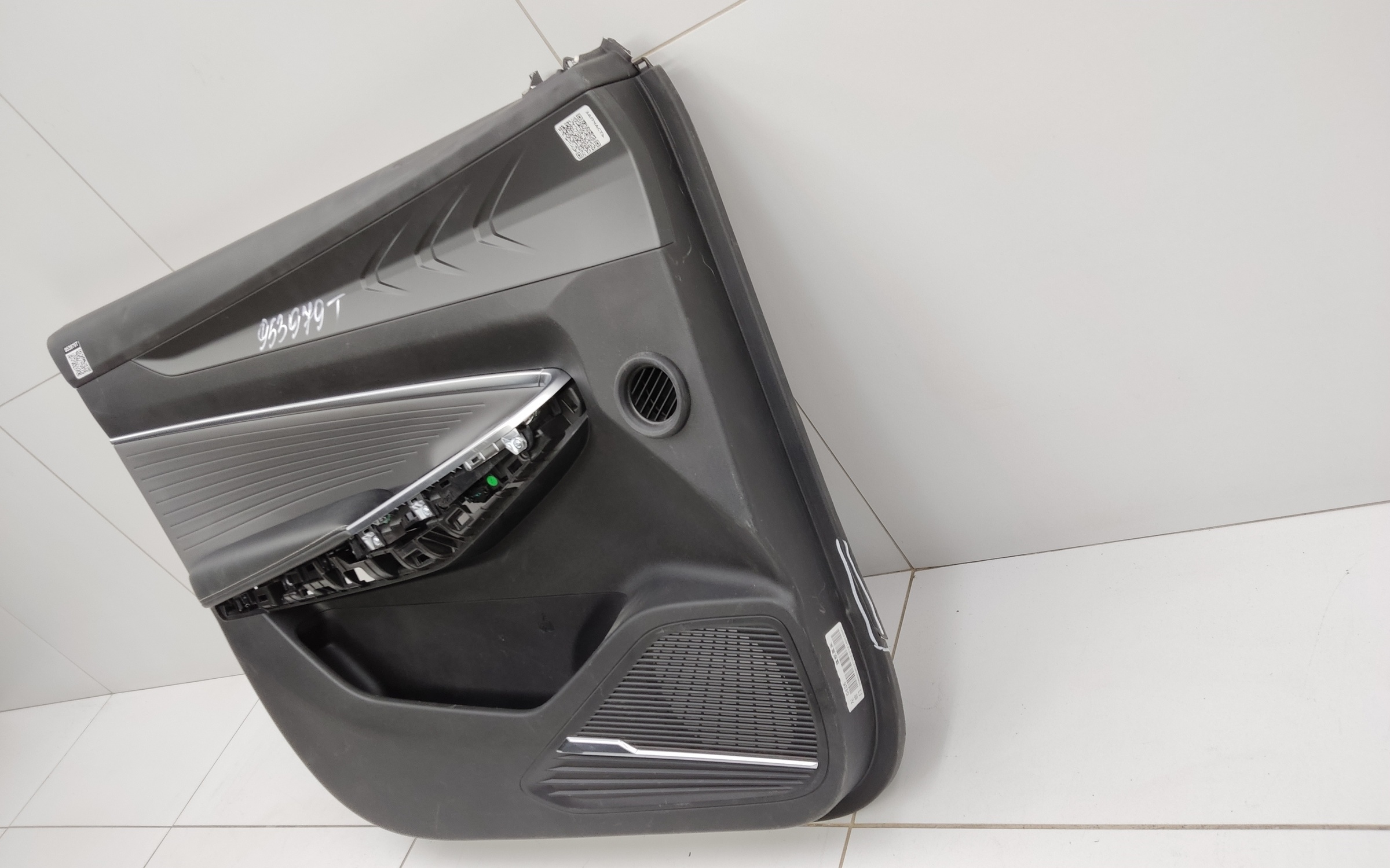 Обшивка двери передней левой Geely Cityray