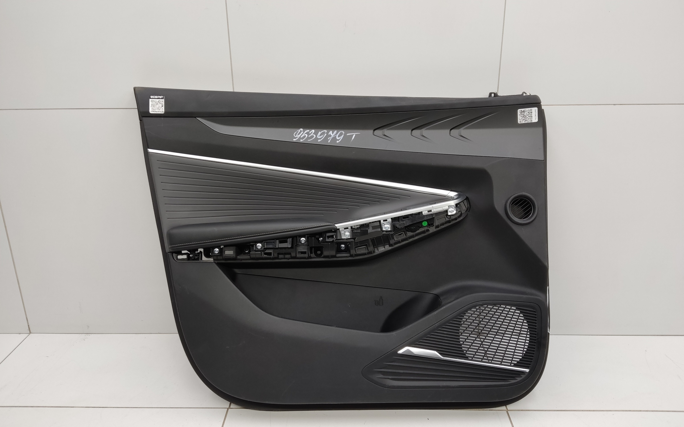 Обшивка двери передней левой Geely Cityray