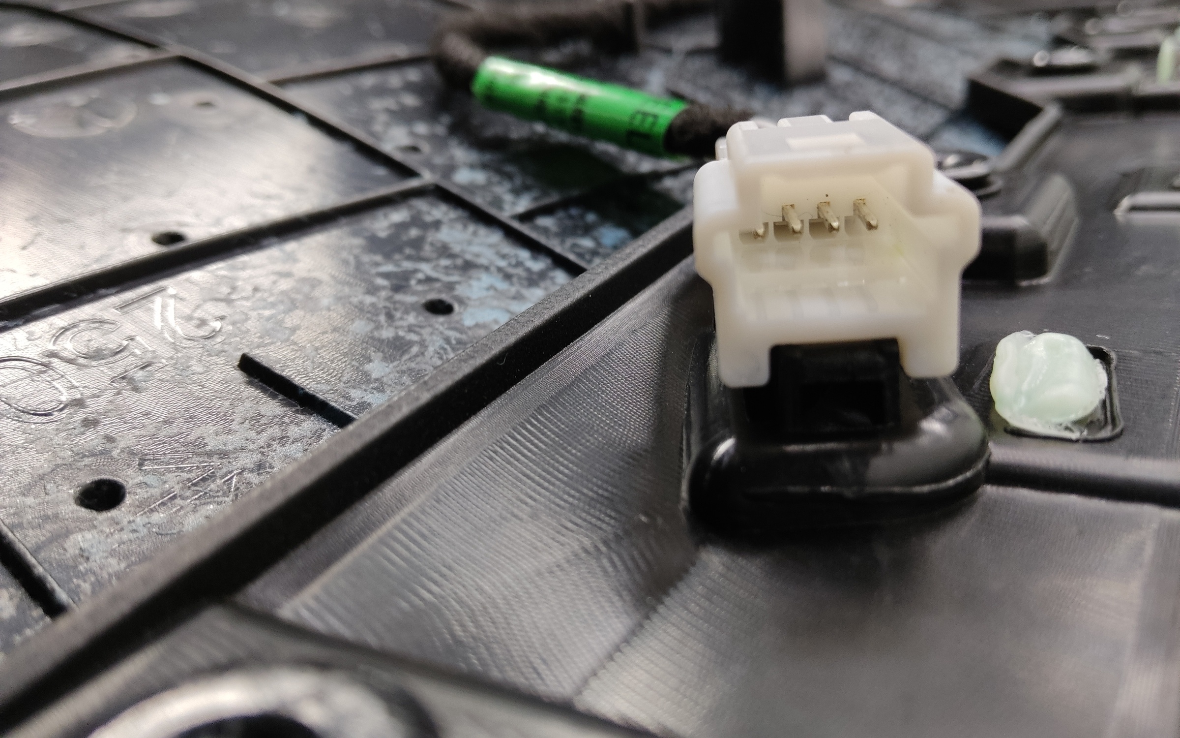 Обшивка двери передней левой Geely Cityray