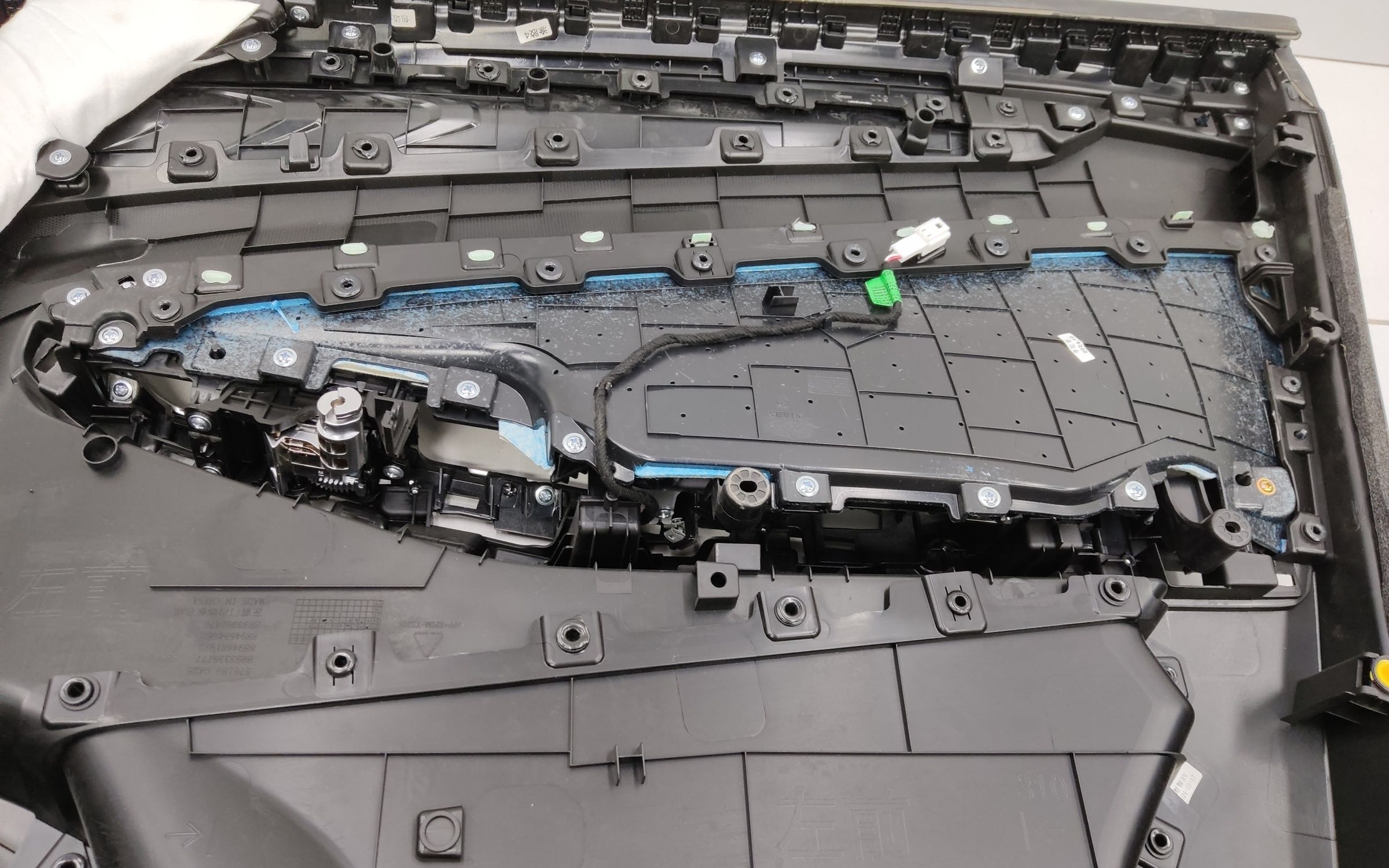 Обшивка двери передней левой Geely Cityray