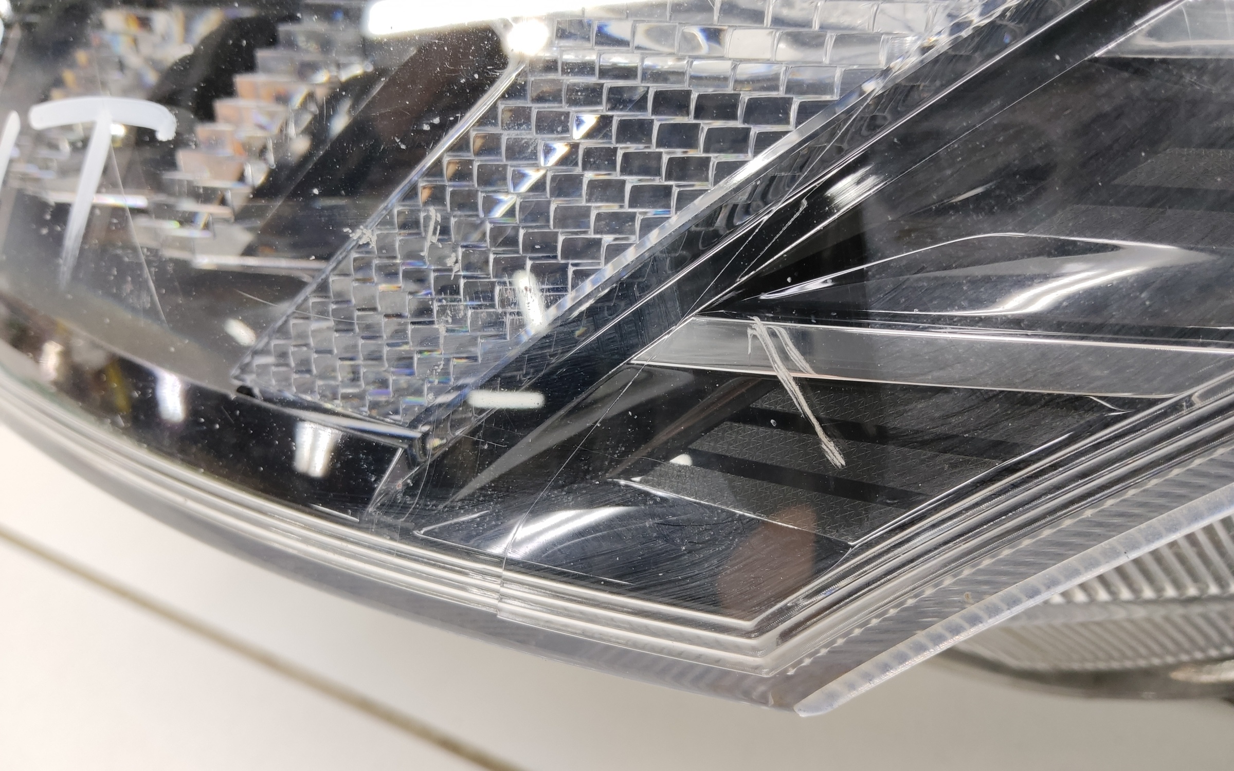 Фара передняя левая Haval Jolion LED