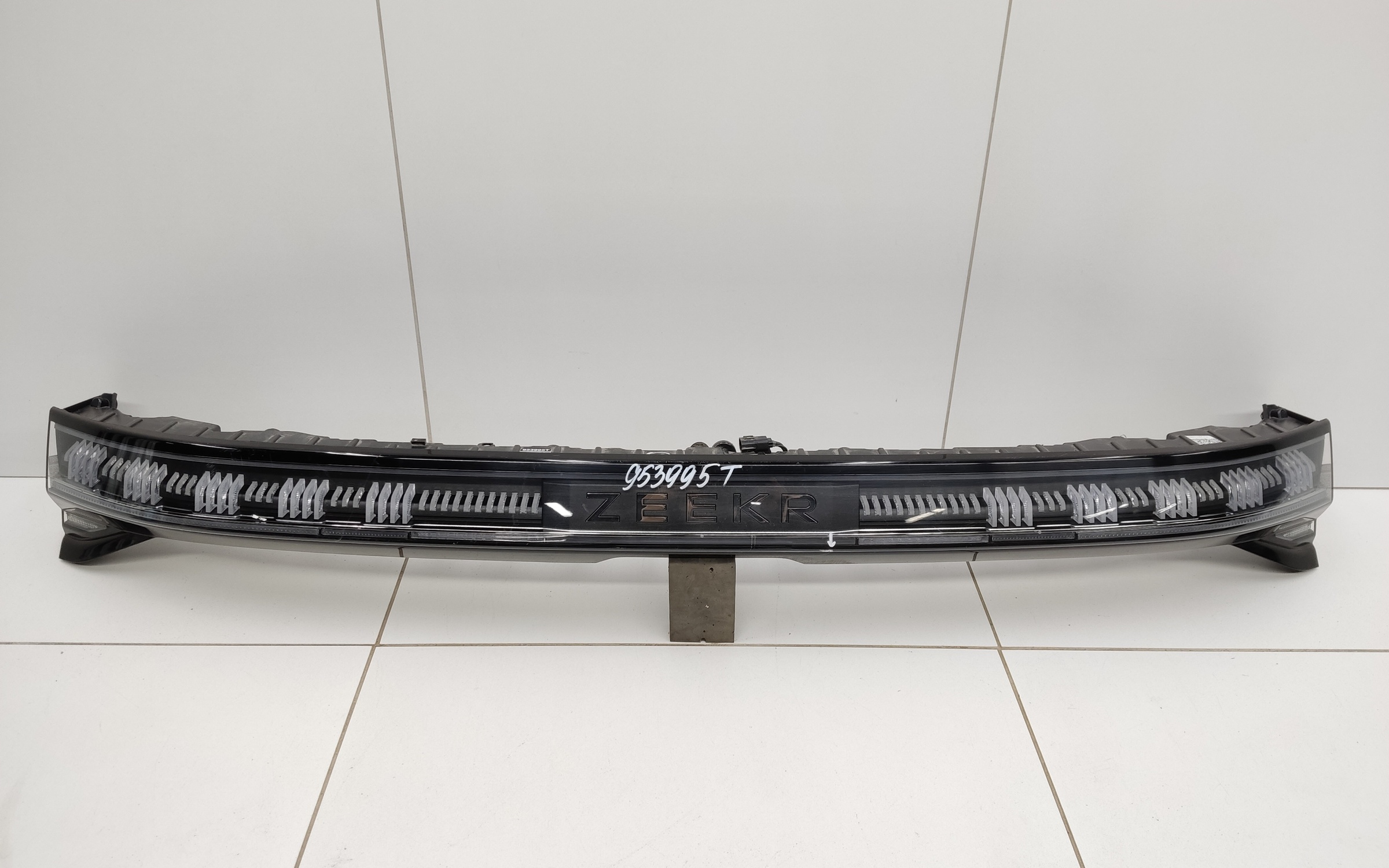 Фонарь крышки багажника Zeekr 001