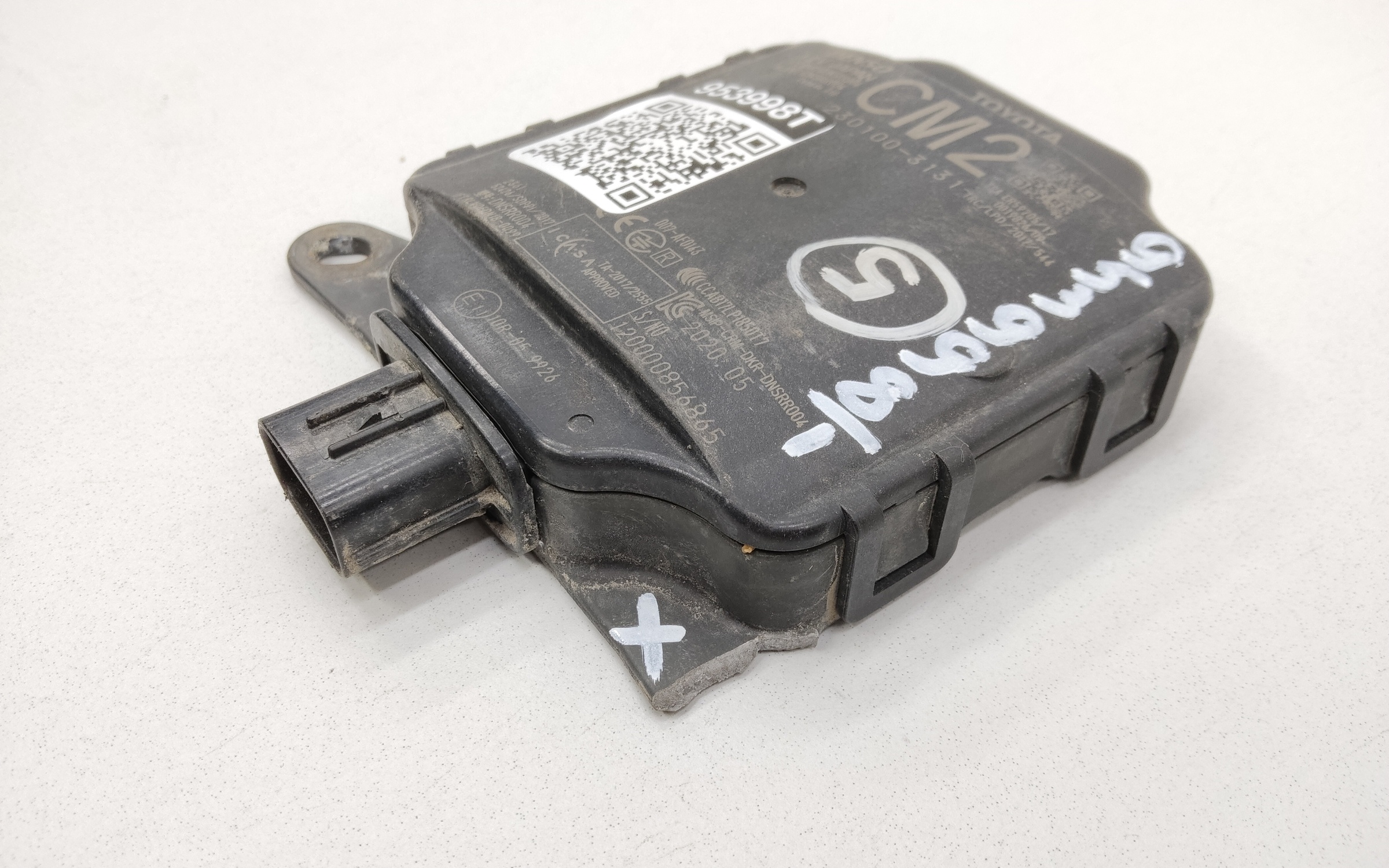 Датчик  слепых зон правый Toyota Camry V70