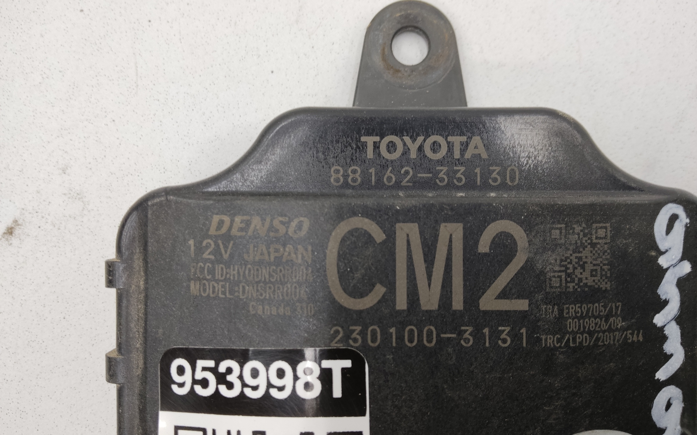 Датчик  слепых зон правый Toyota Camry V70