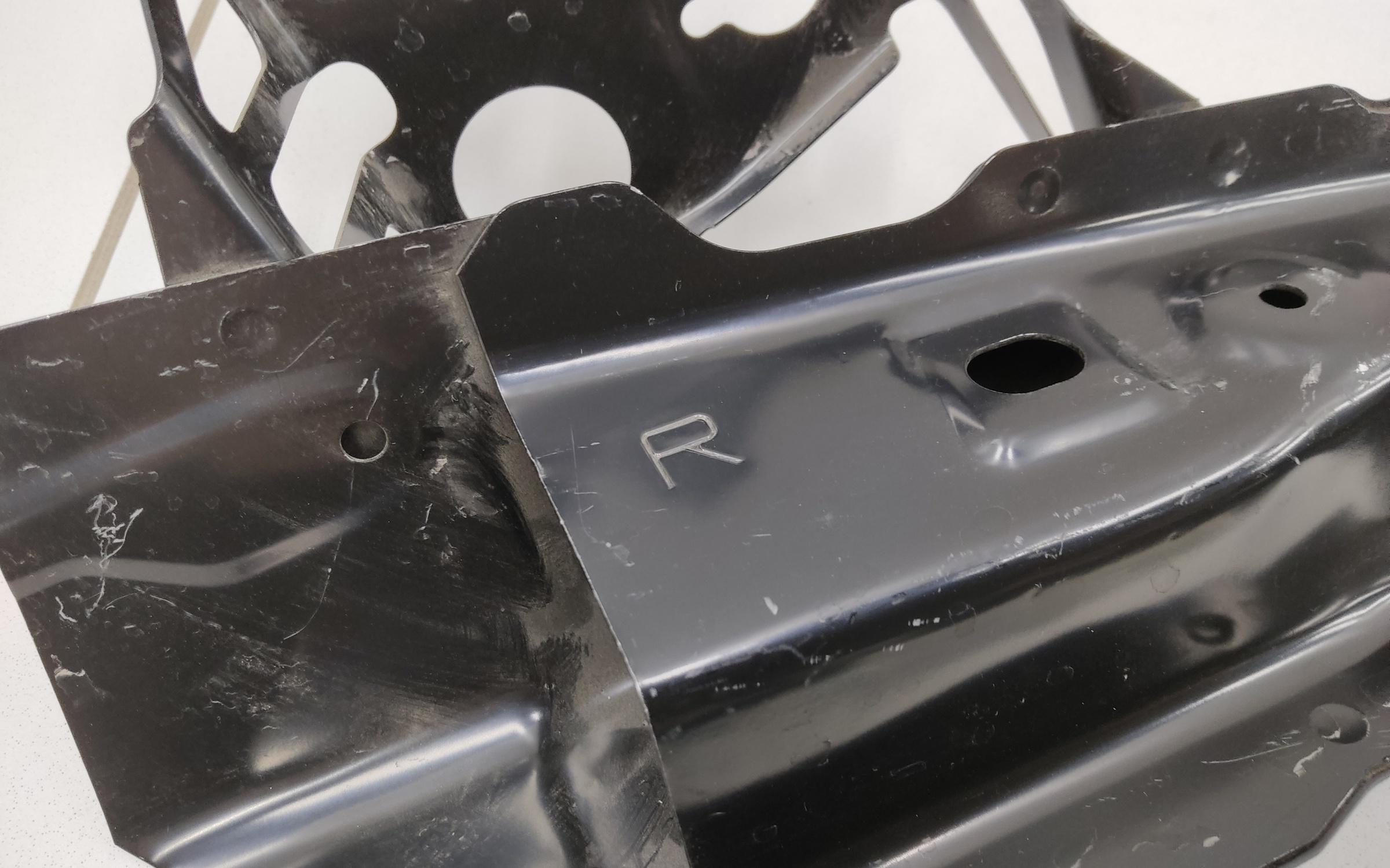 Кронштейн передней панели правый Mazda CX-5 1