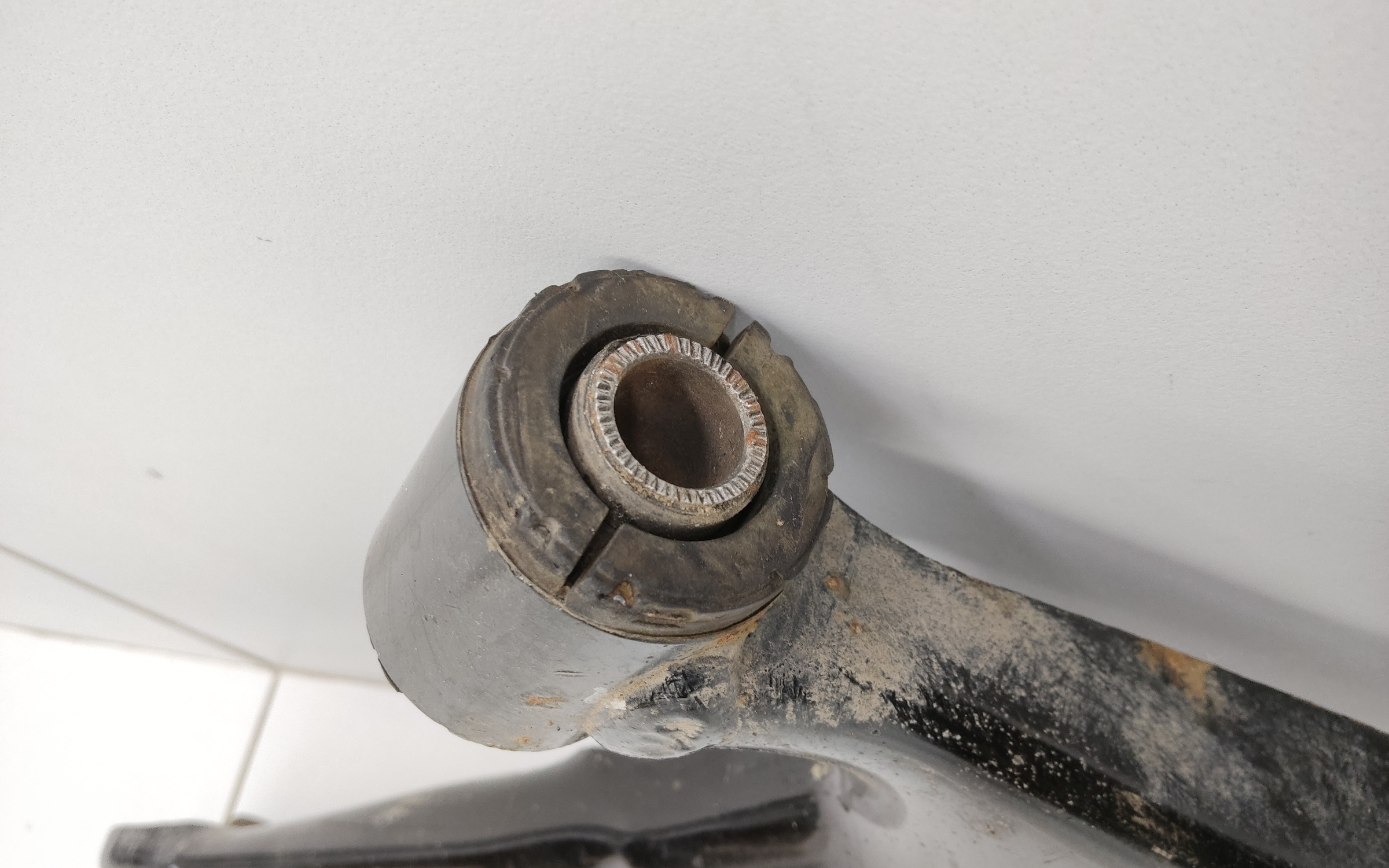 Рычаг передней подвески правый Jetour Dashing