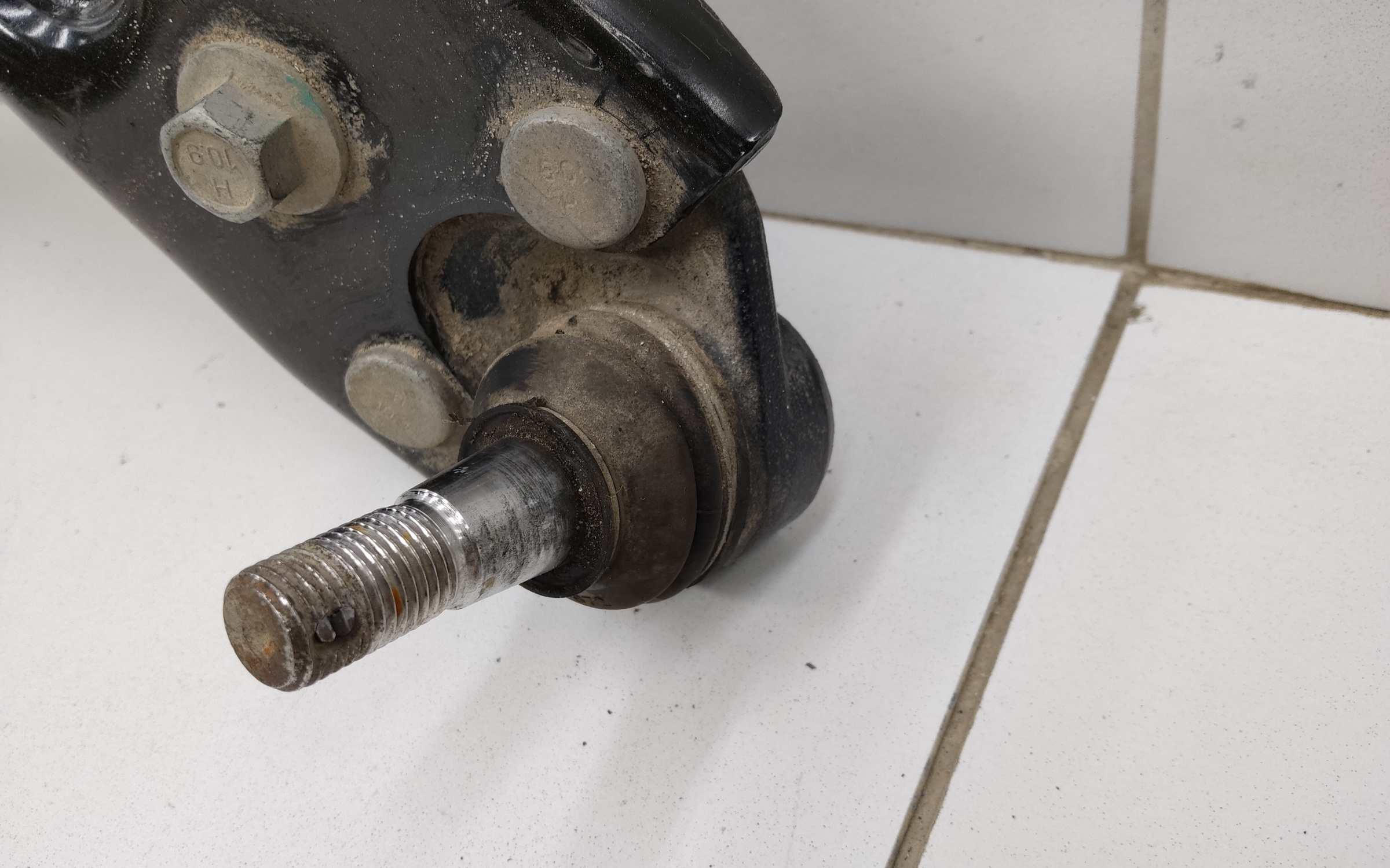 Рычаг передней подвески правый Jetour Dashing