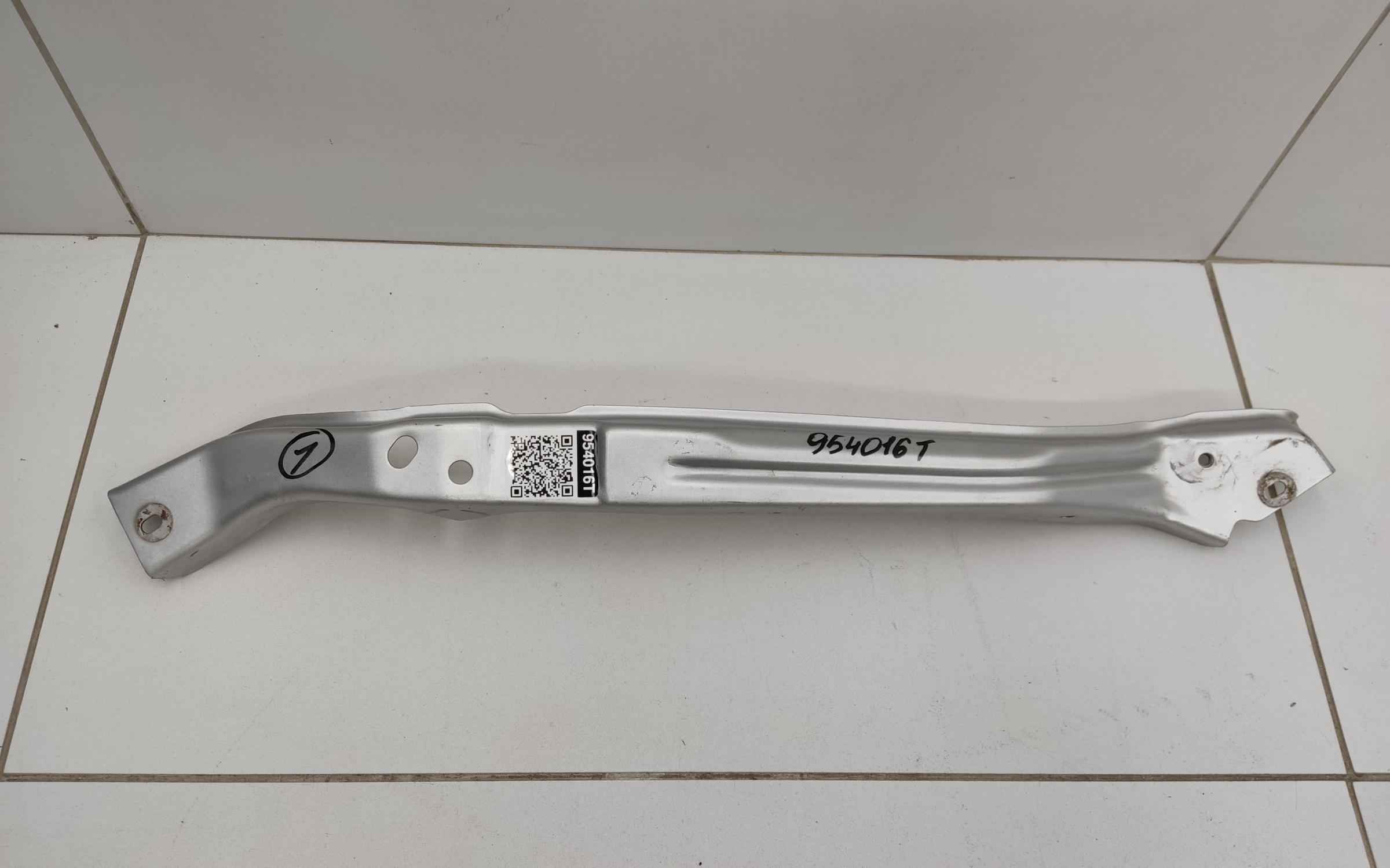 Кронштейн передней панели левый под фару Chery Tiggo 7 Pro