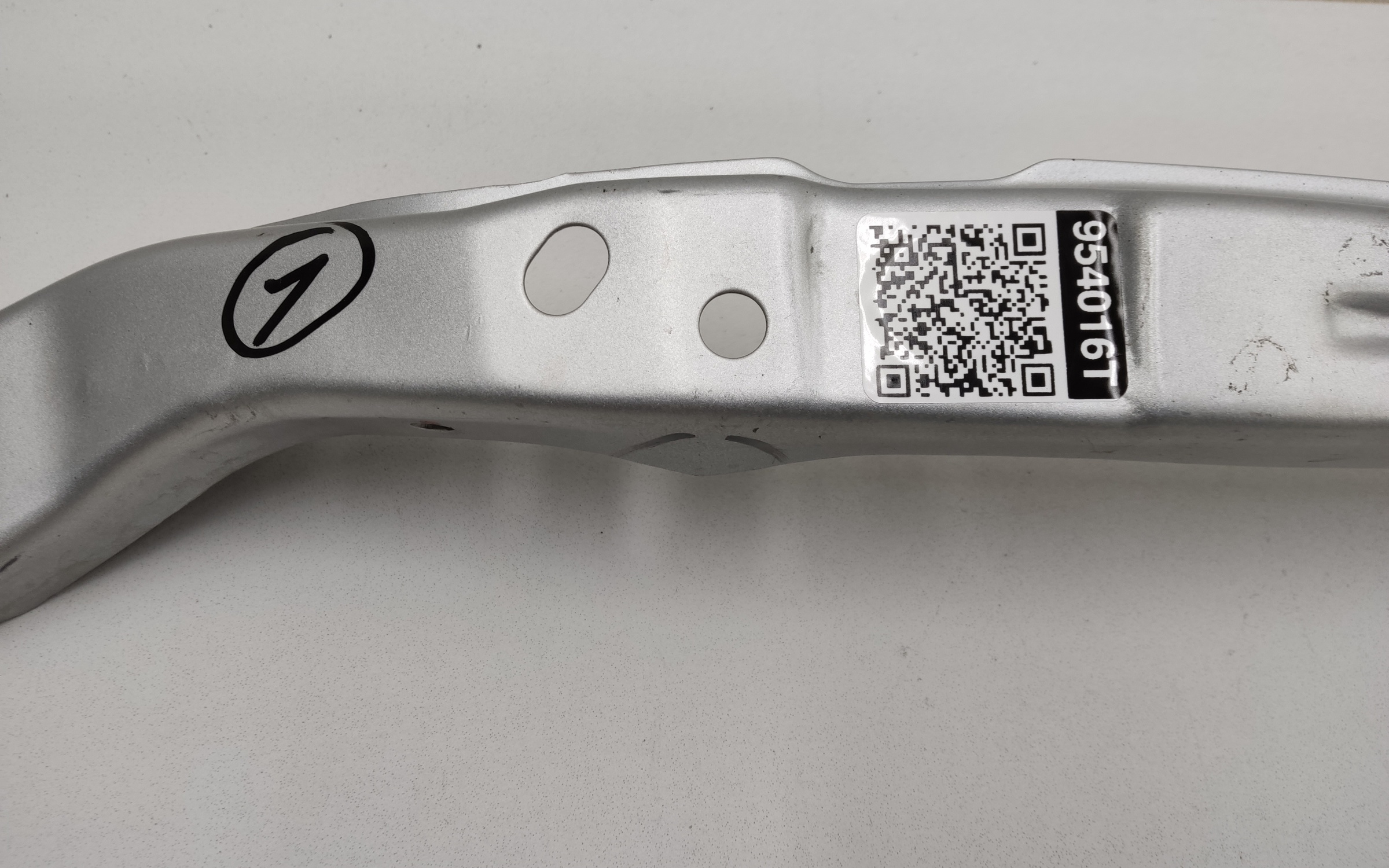 Кронштейн передней панели левый под фару Chery Tiggo 7 Pro