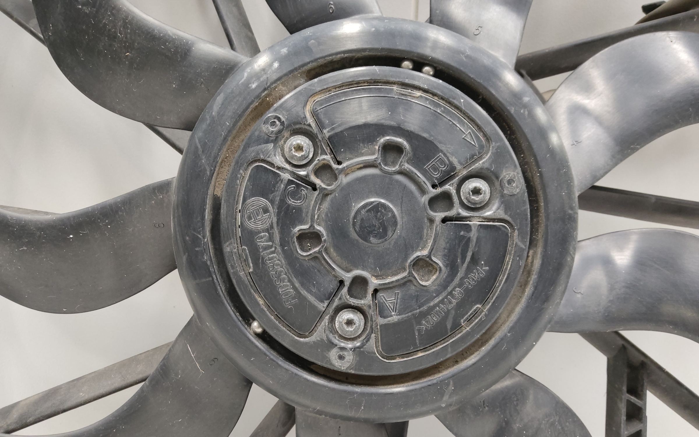 Диффузор вентилятора радиатора Kia Sorento 4