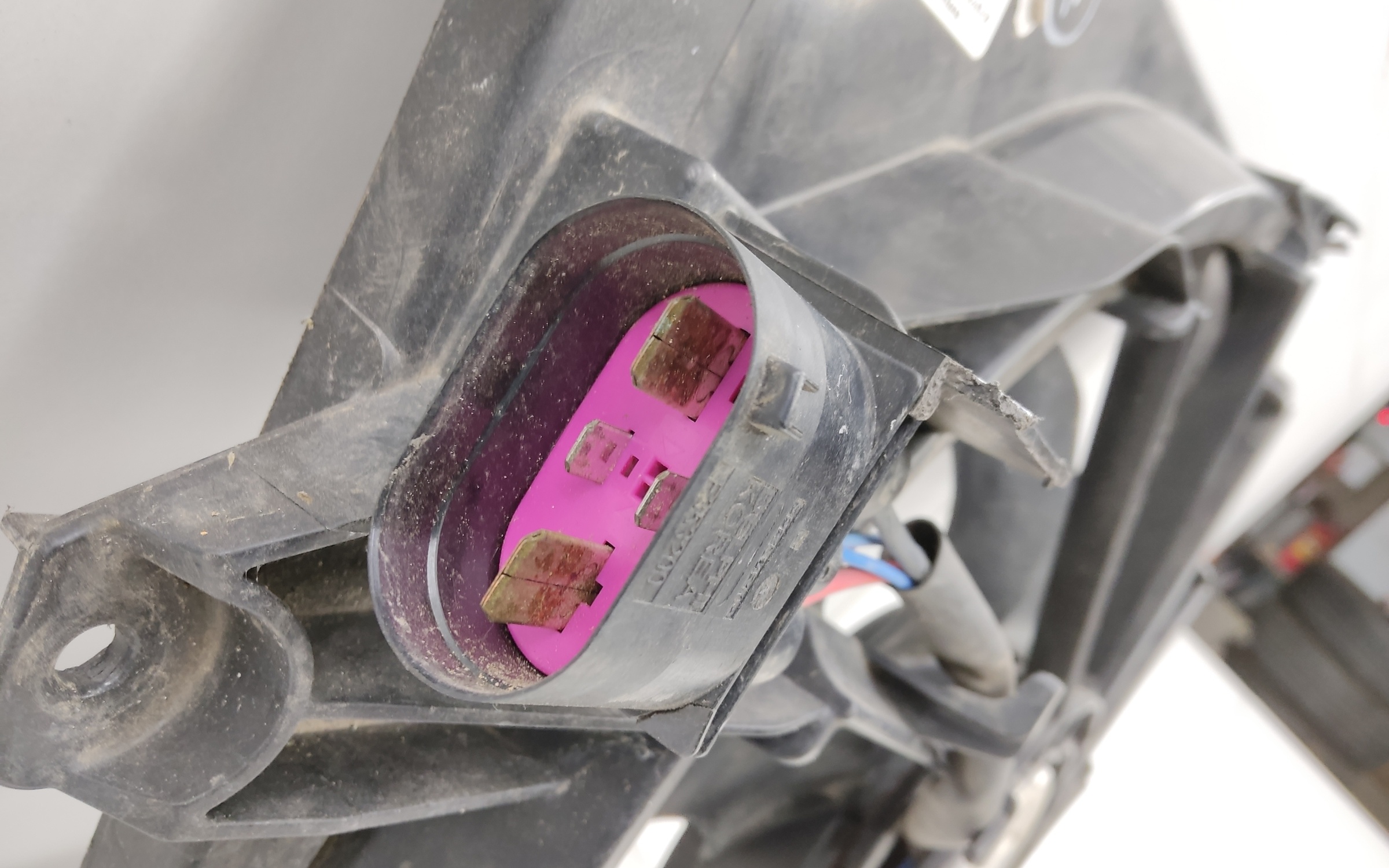 Диффузор вентилятора радиатора Kia Sorento 4