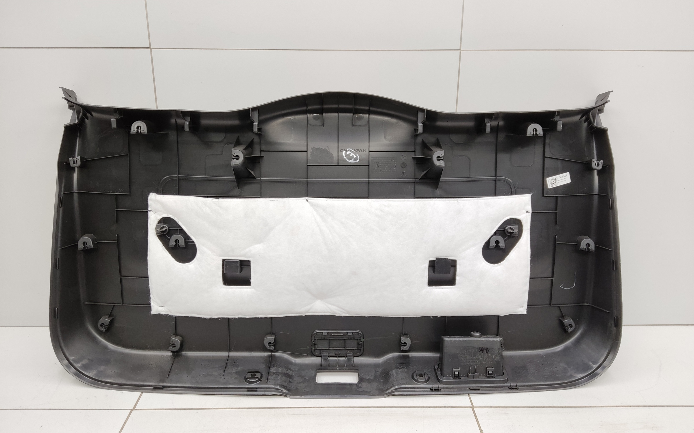 Обшивка крышки багажника Changan CS35PLUS