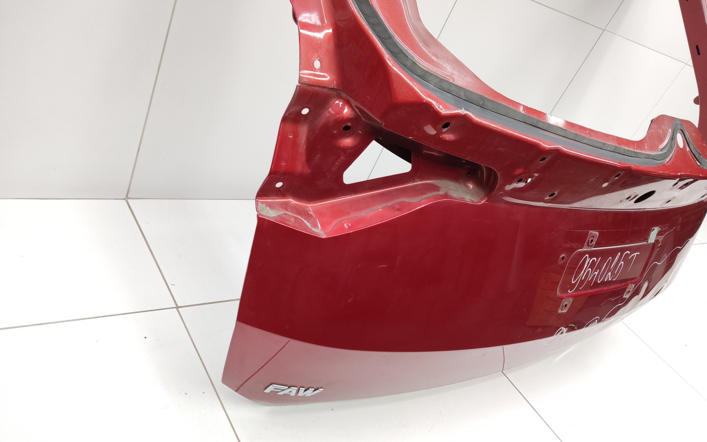 Крышка багажника FAW Bestune T77