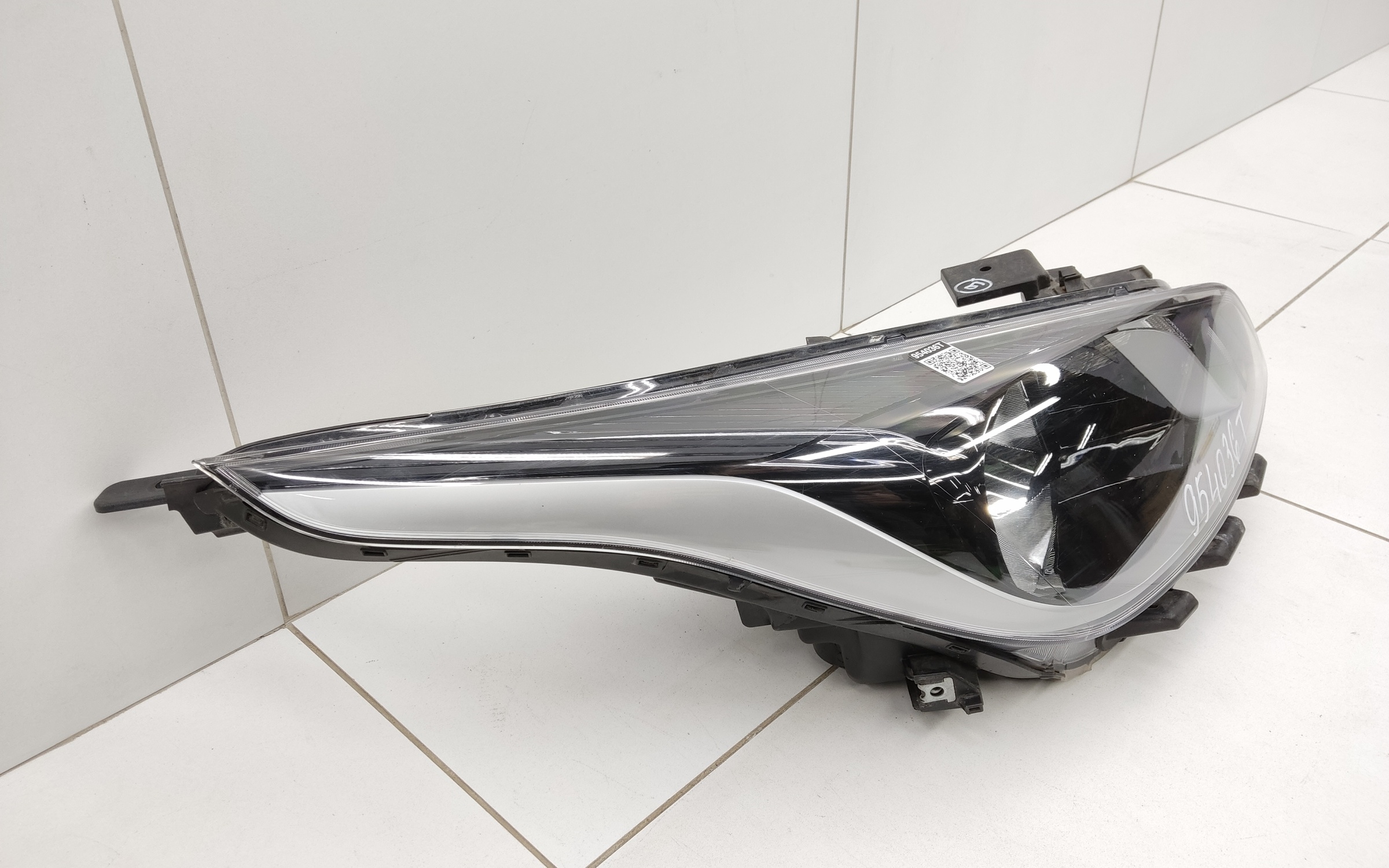 Фара передняя правая Kia Rio 4 галоген