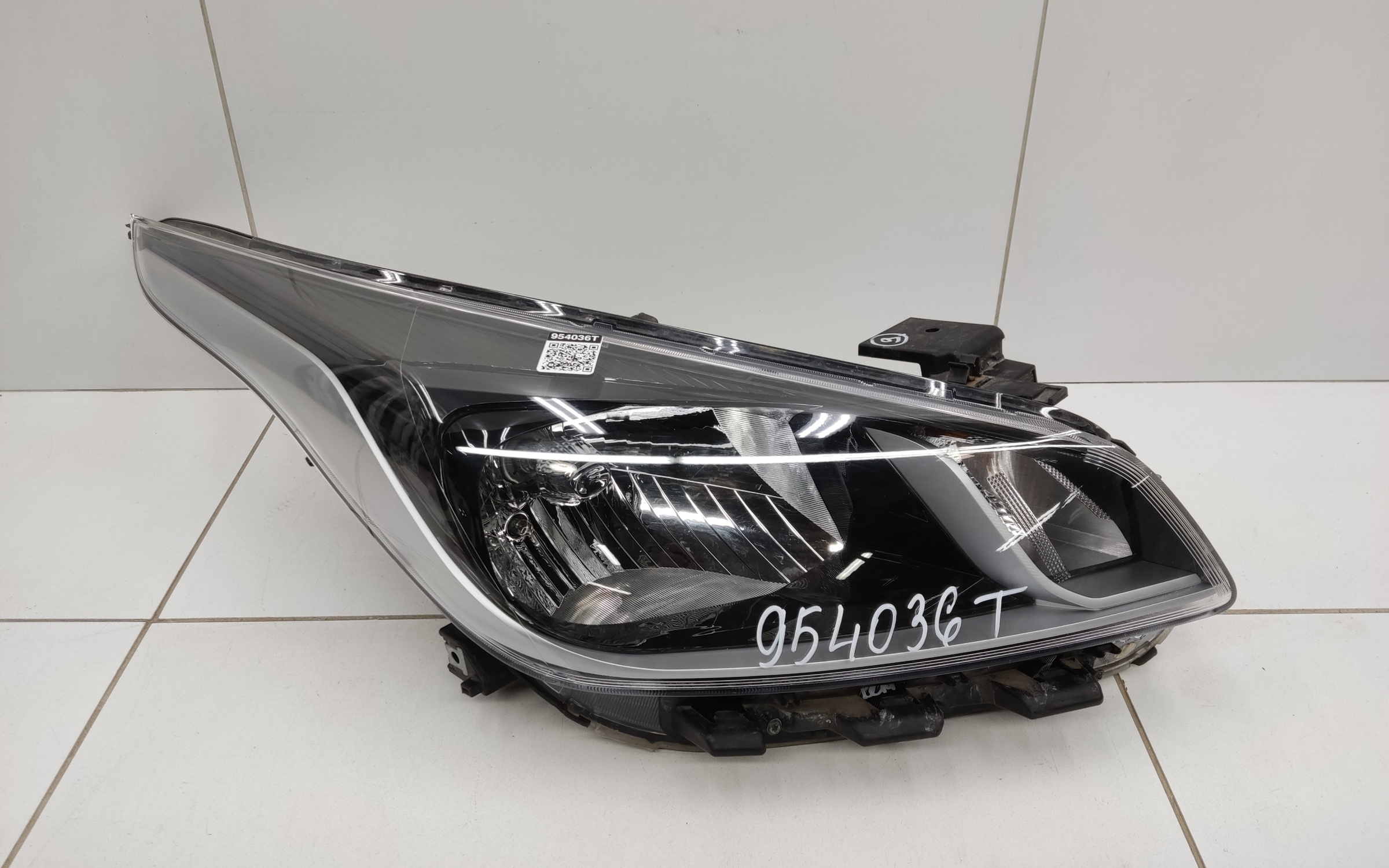 Фара передняя правая Kia Rio 4 галоген