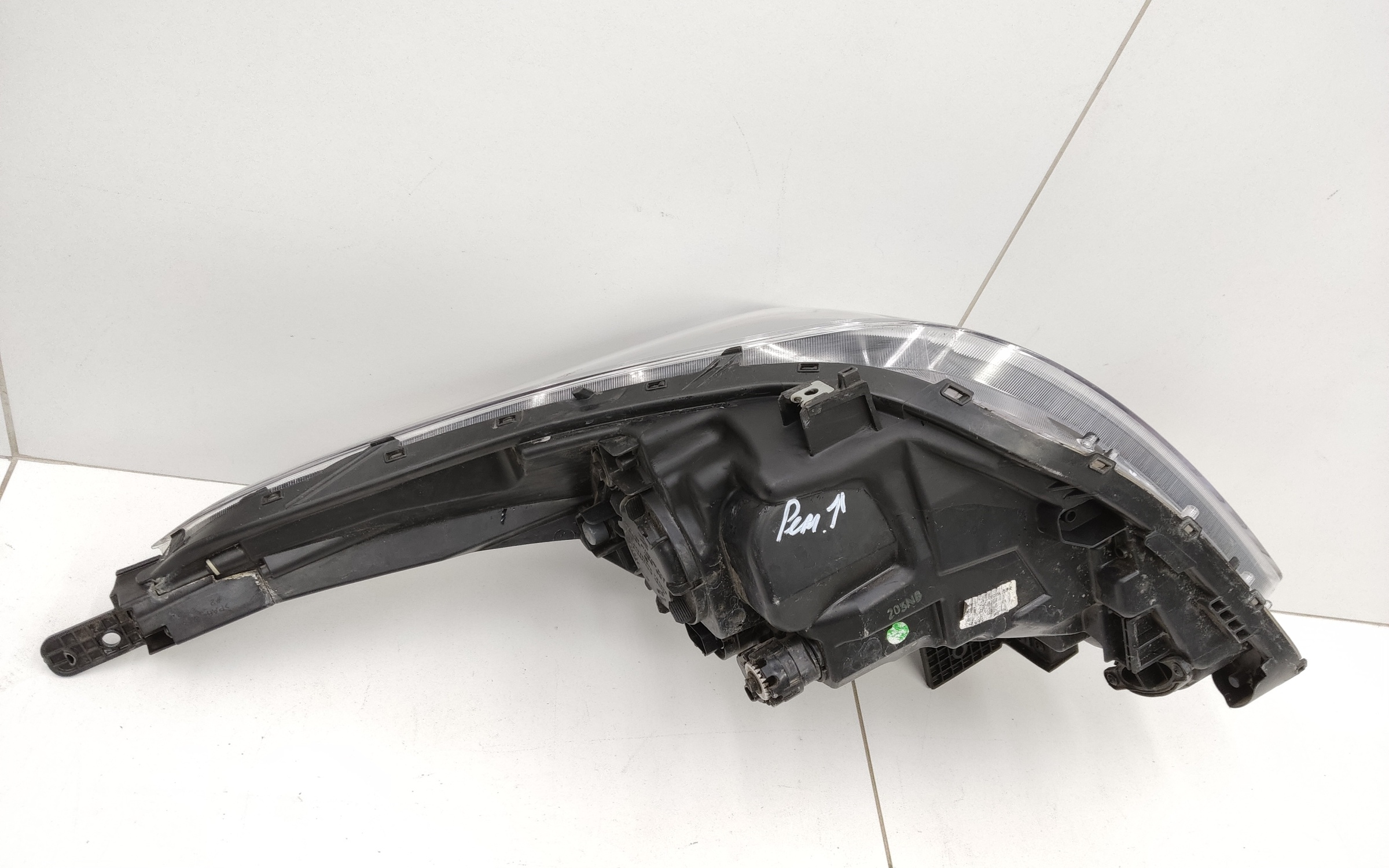 Фара передняя правая Kia Rio 4 галоген