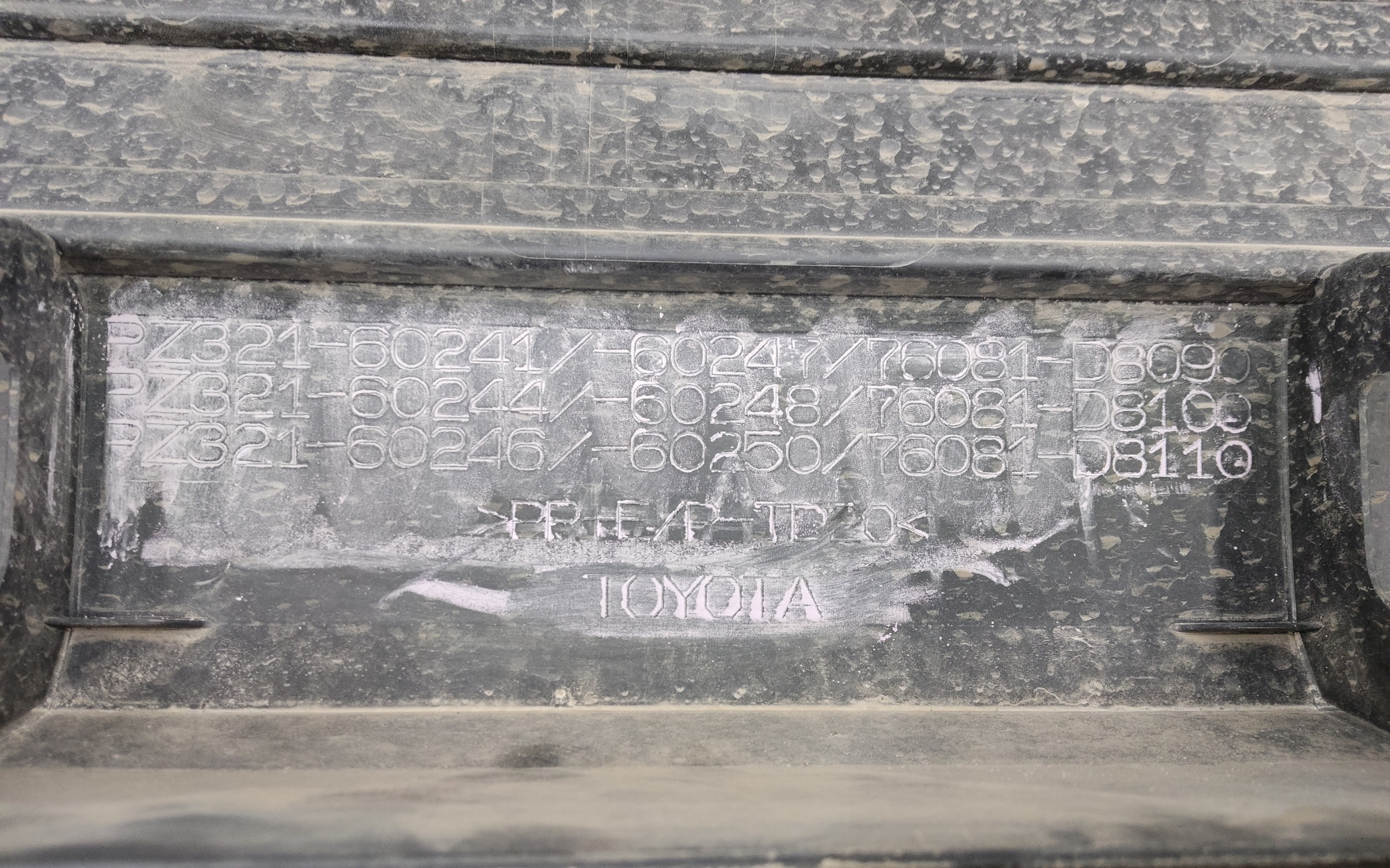 Юбка переднего бампера Toyota Land Cruiser 200 Restail 2 Executive Lounge