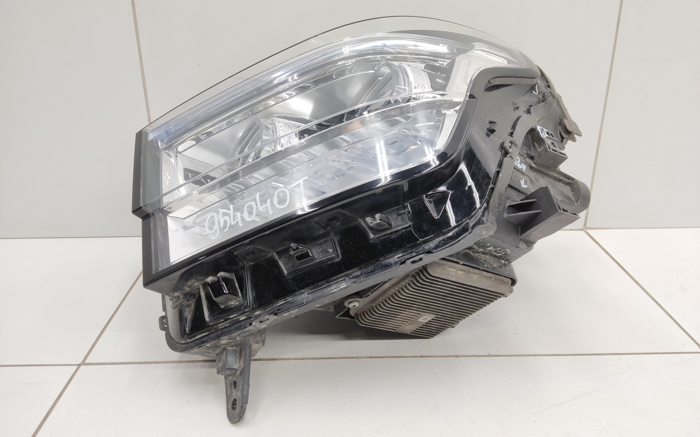 Фара передняя левая Tank 500 LED