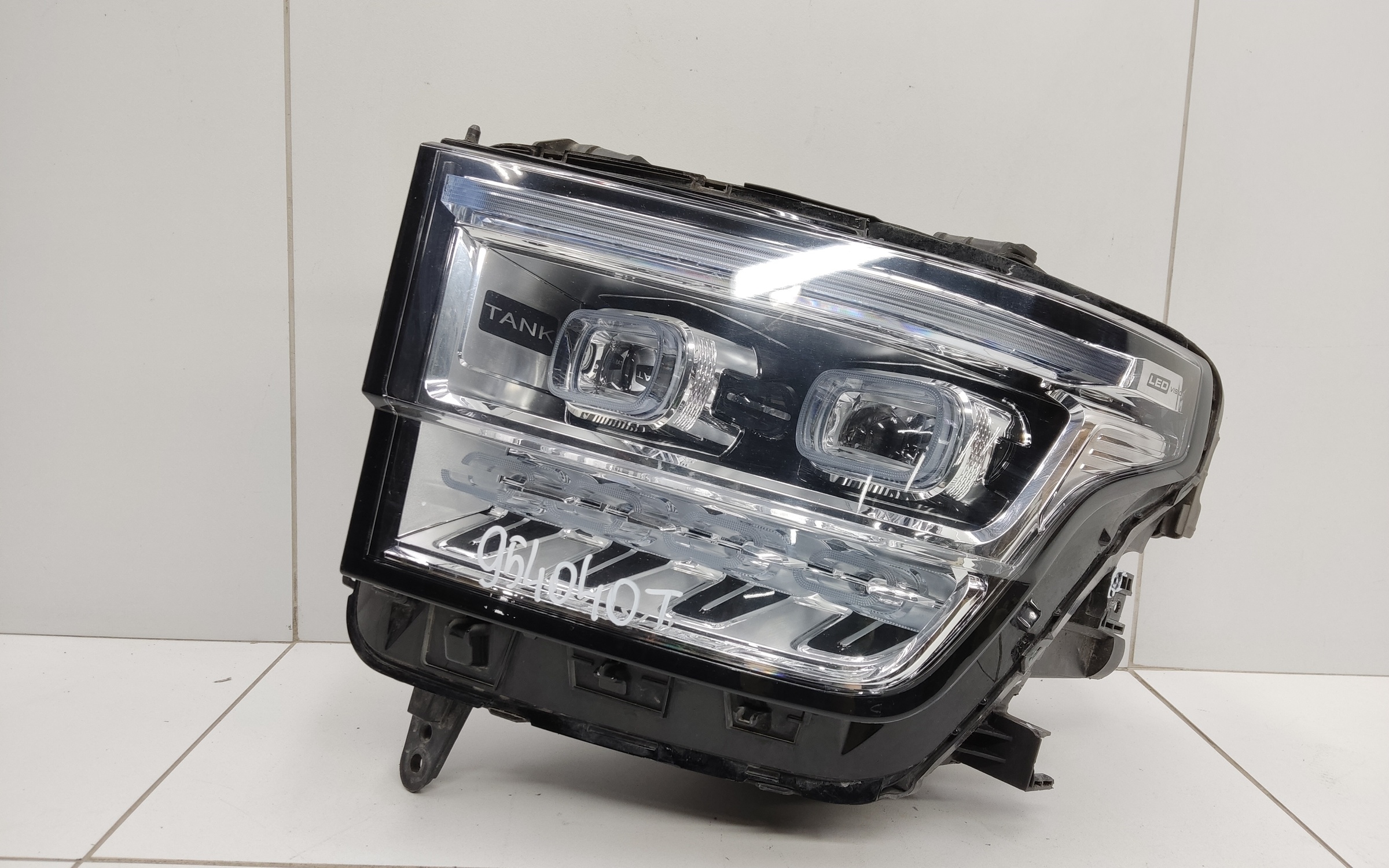 Фара передняя левая Tank 500 LED