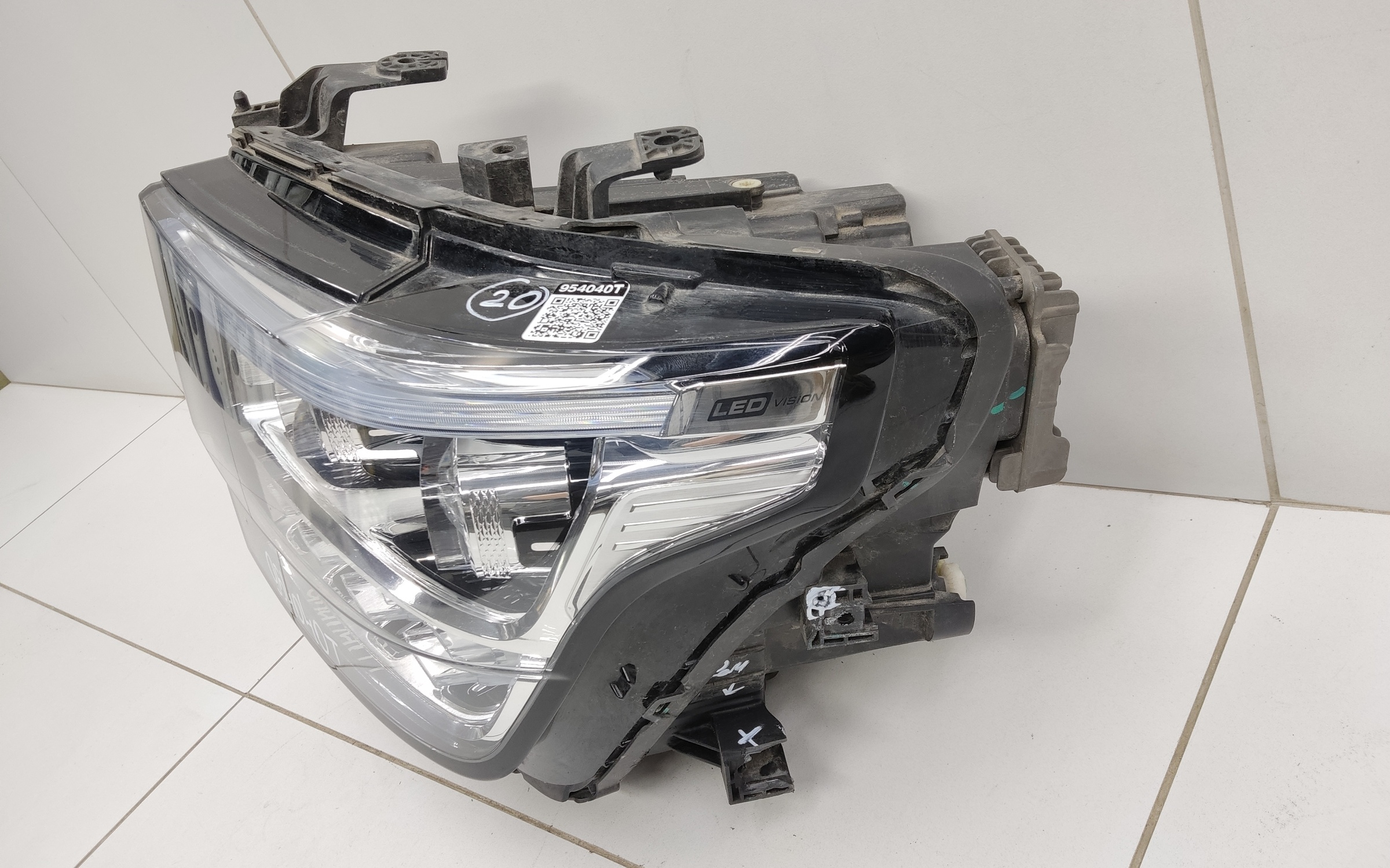 Фара передняя левая Tank 500 LED