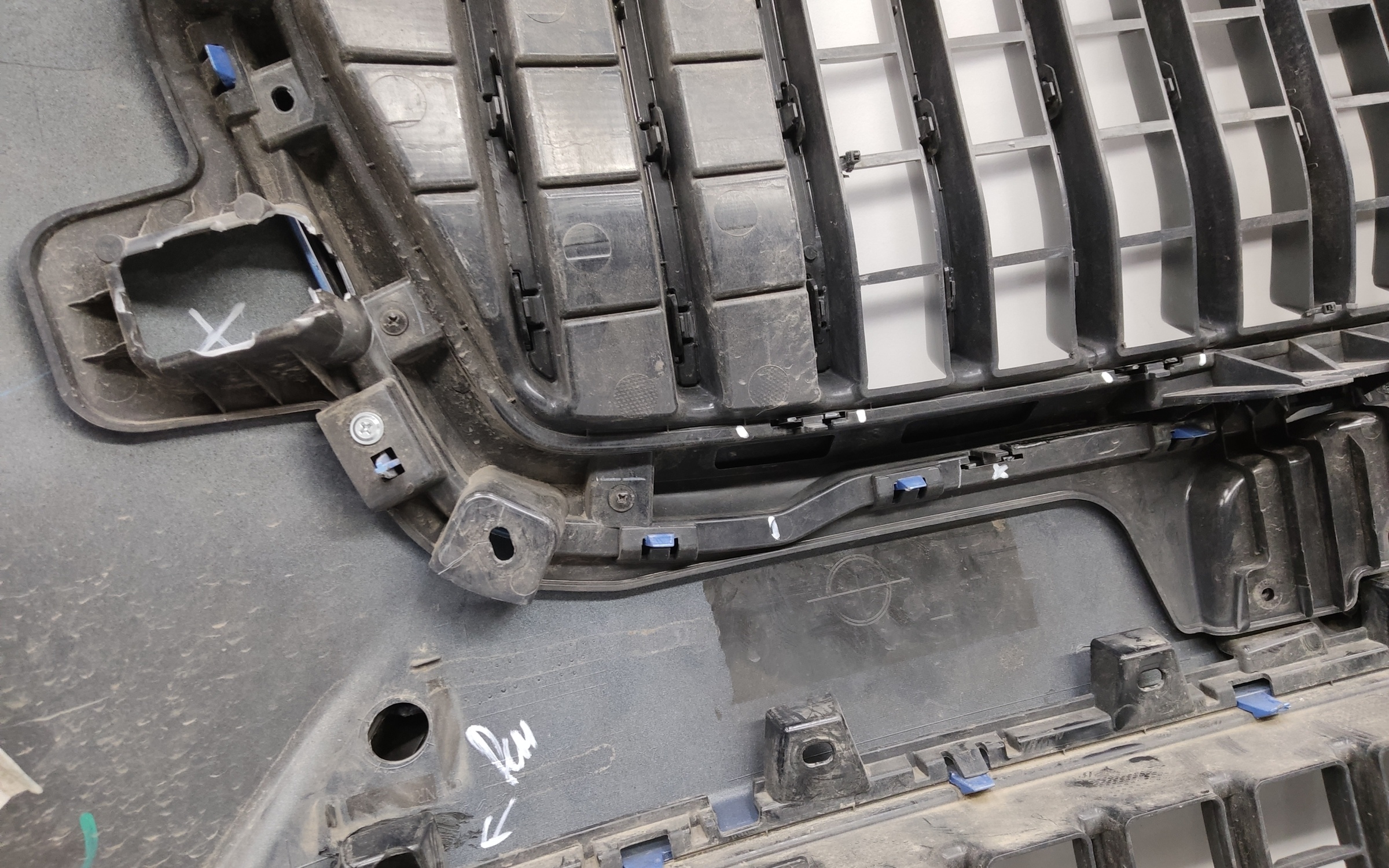 Бампер передний Haval Jolion Restail с отверстиями под накладки