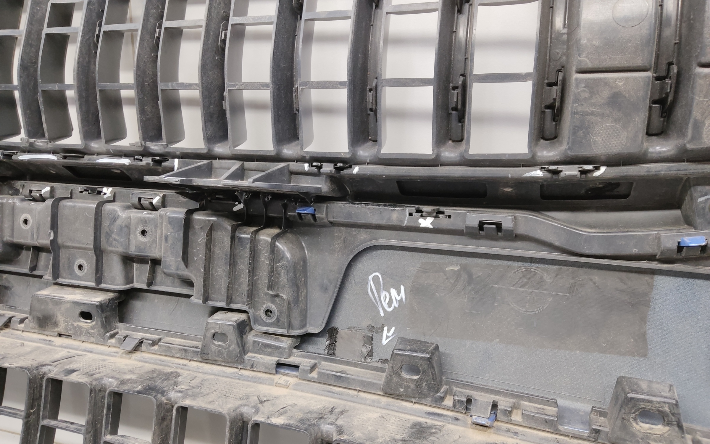 Бампер передний Haval Jolion Restail с отверстиями под накладки