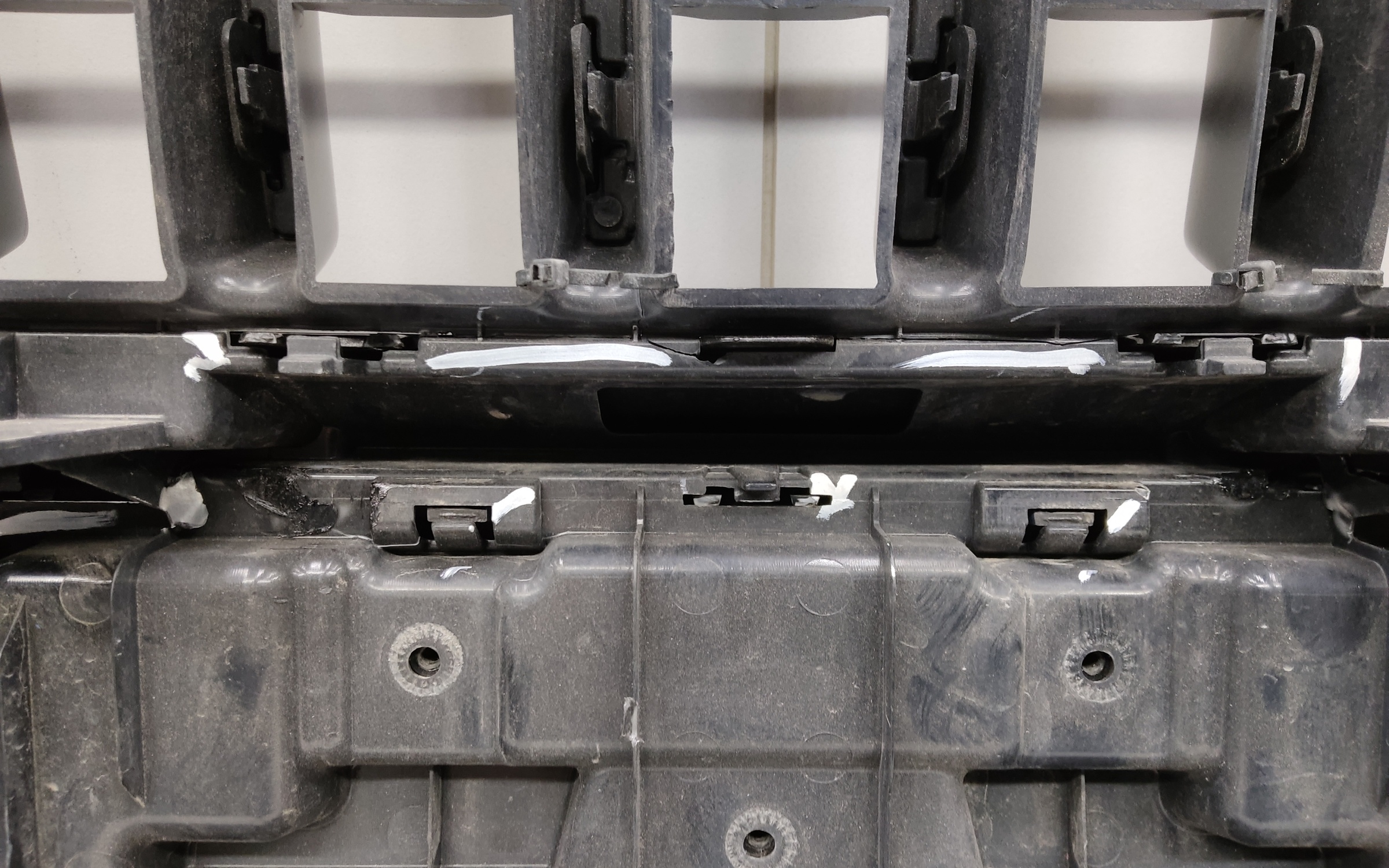 Бампер передний Haval Jolion Restail с отверстиями под накладки