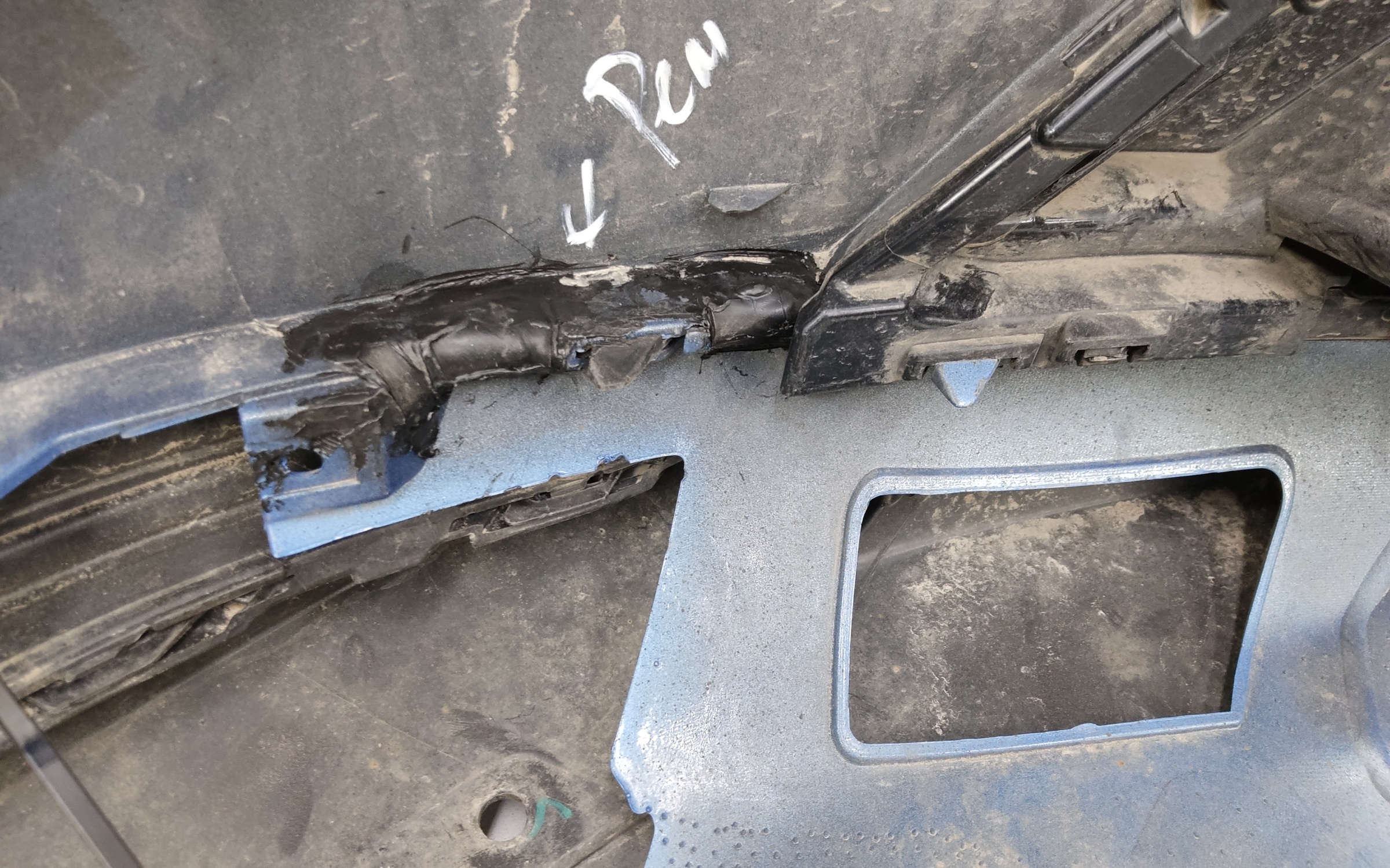 Бампер передний Haval Jolion Restail с отверстиями под накладки