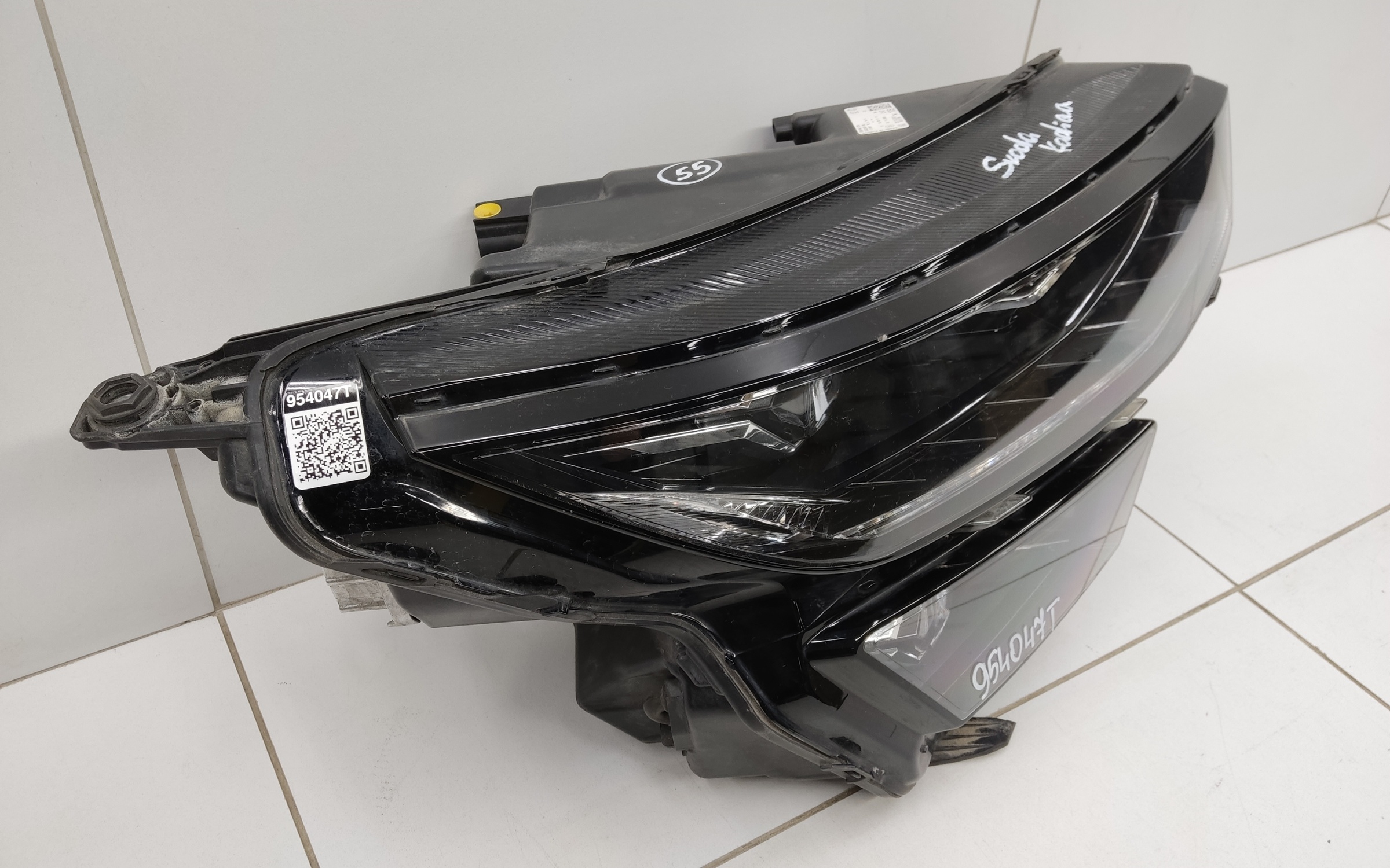 Фара передняя правая Skoda Kodiaq Restail LED