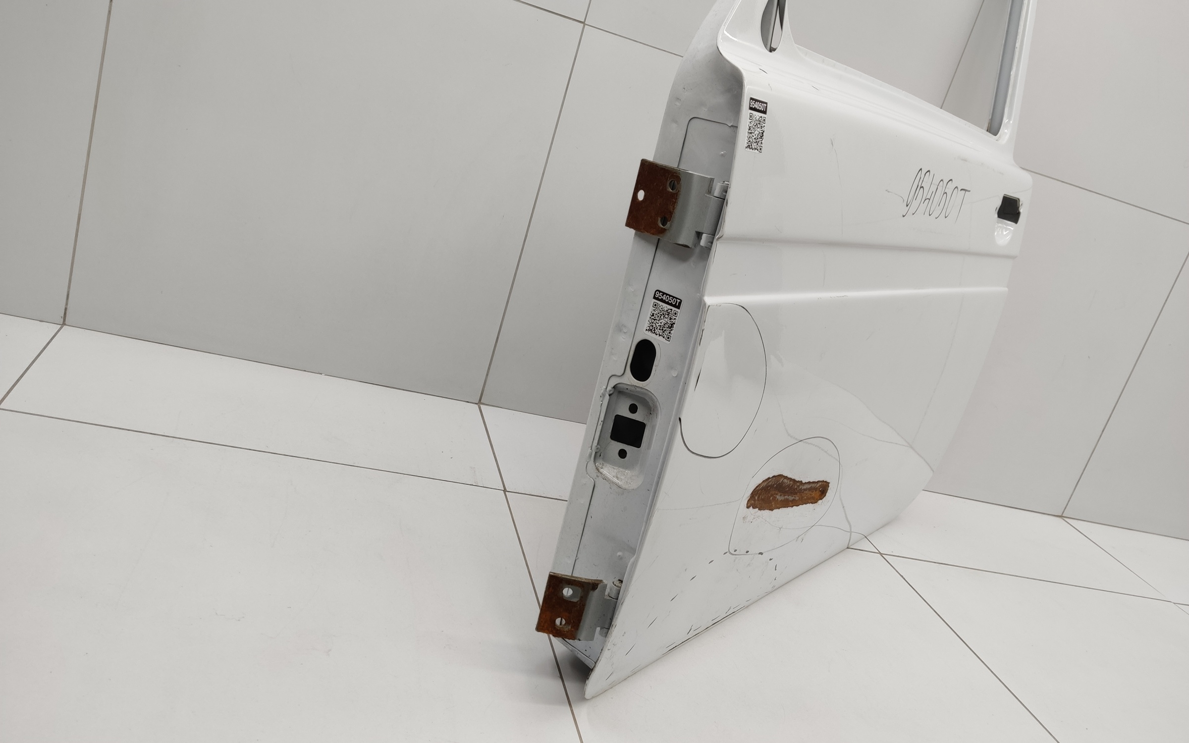 Дверь передняя левая Niva 2121