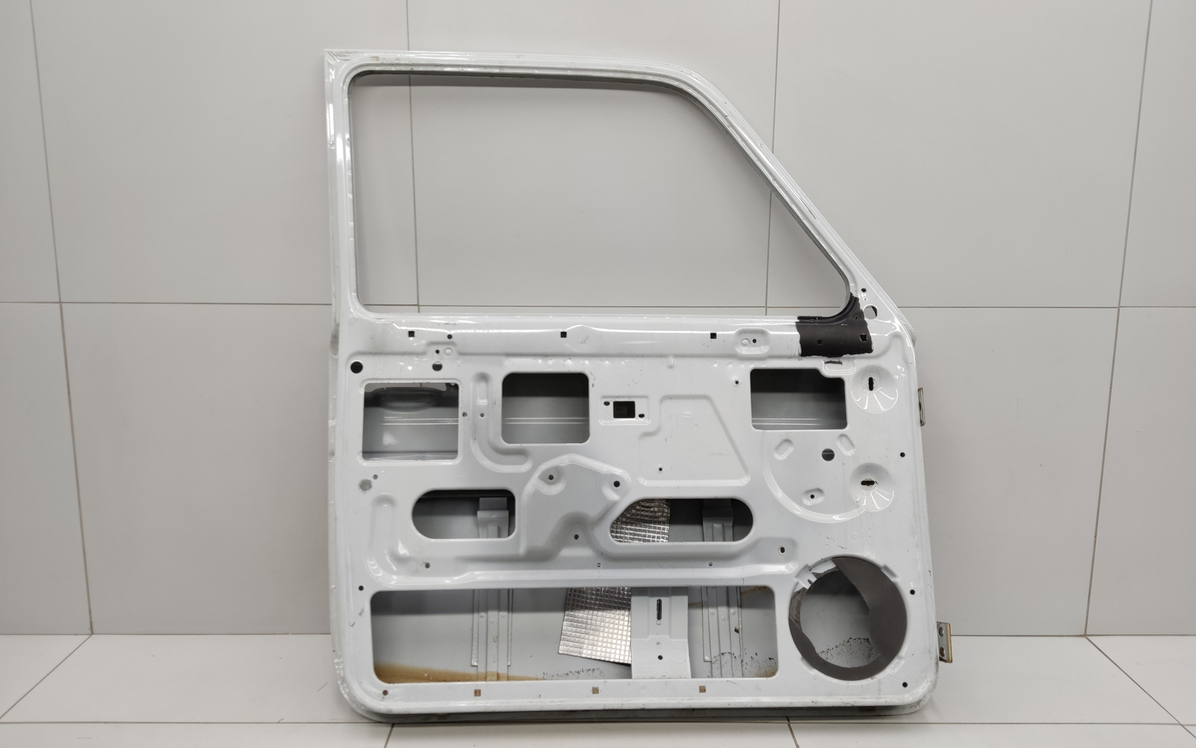 Дверь передняя левая Niva 2121