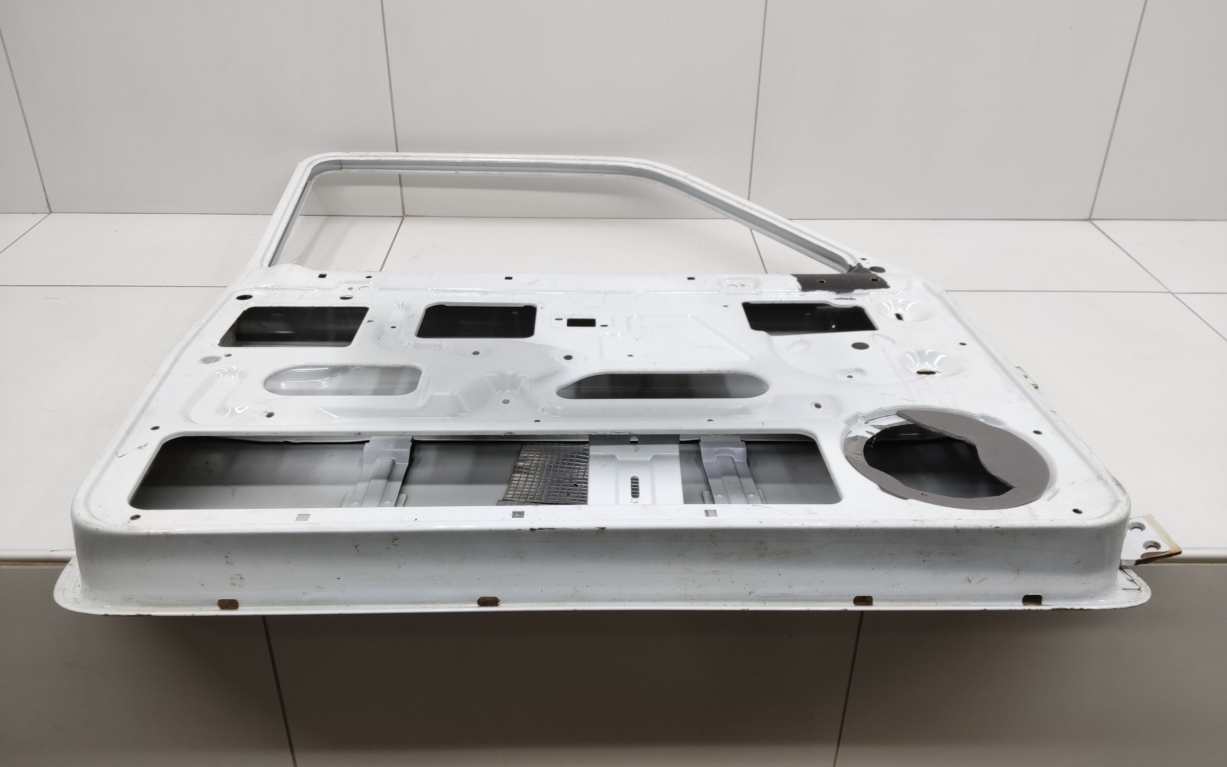 Дверь передняя левая Niva 2121