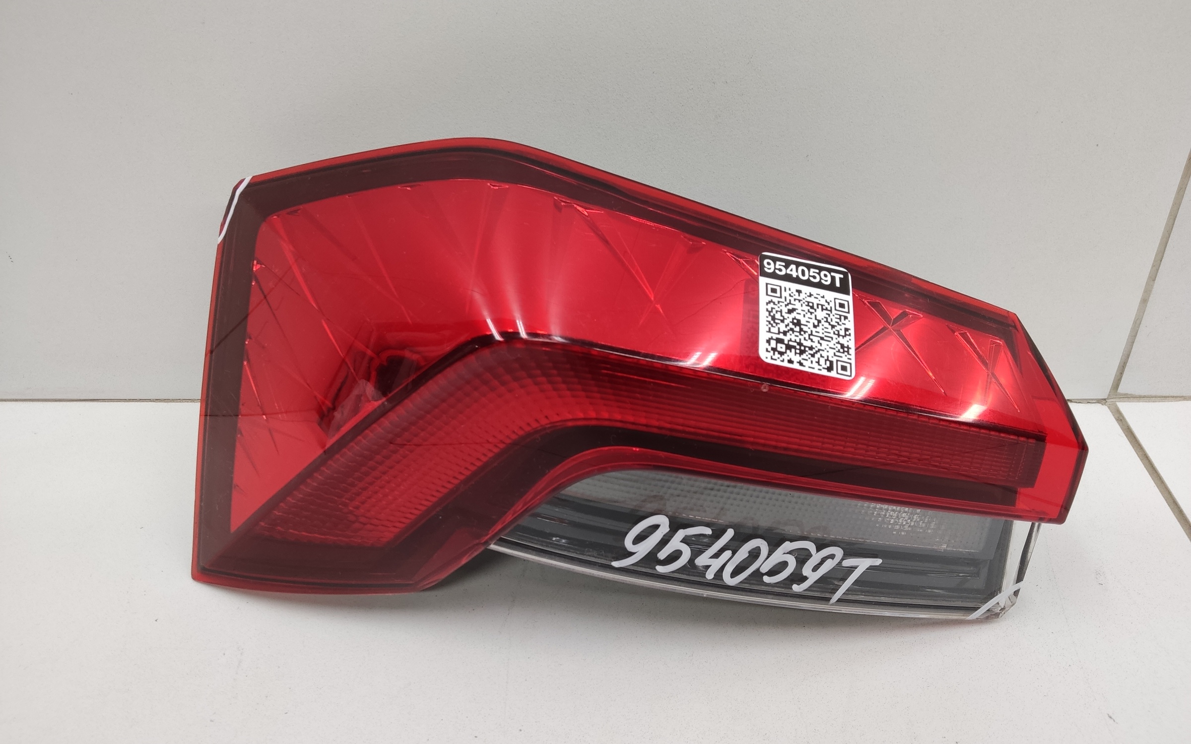 Фонарь задний левый наружный Skoda Rapid 2 LED