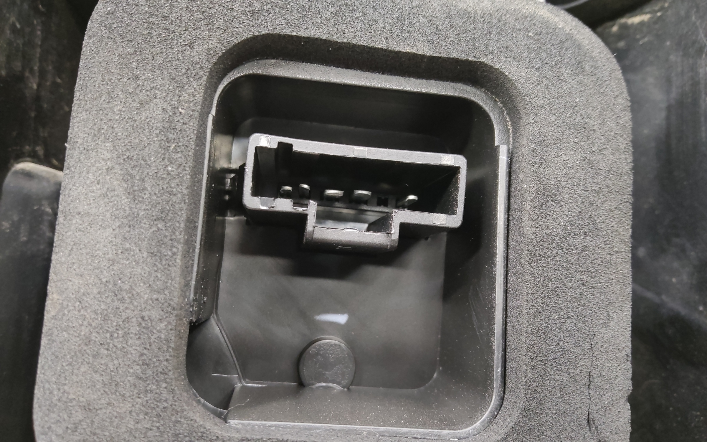 Фонарь задний левый наружный Lada Largus