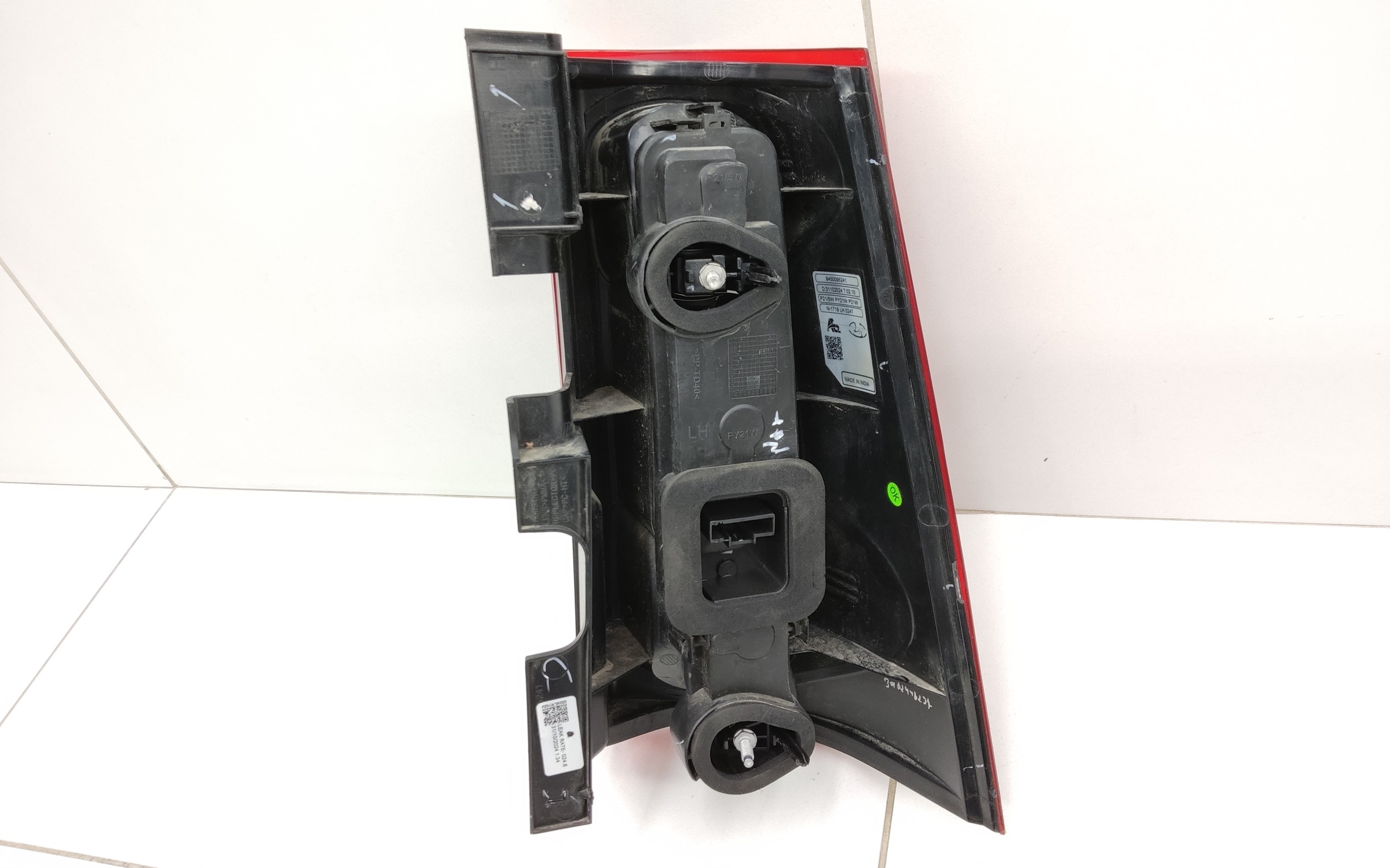 Фонарь задний левый наружный Lada Largus