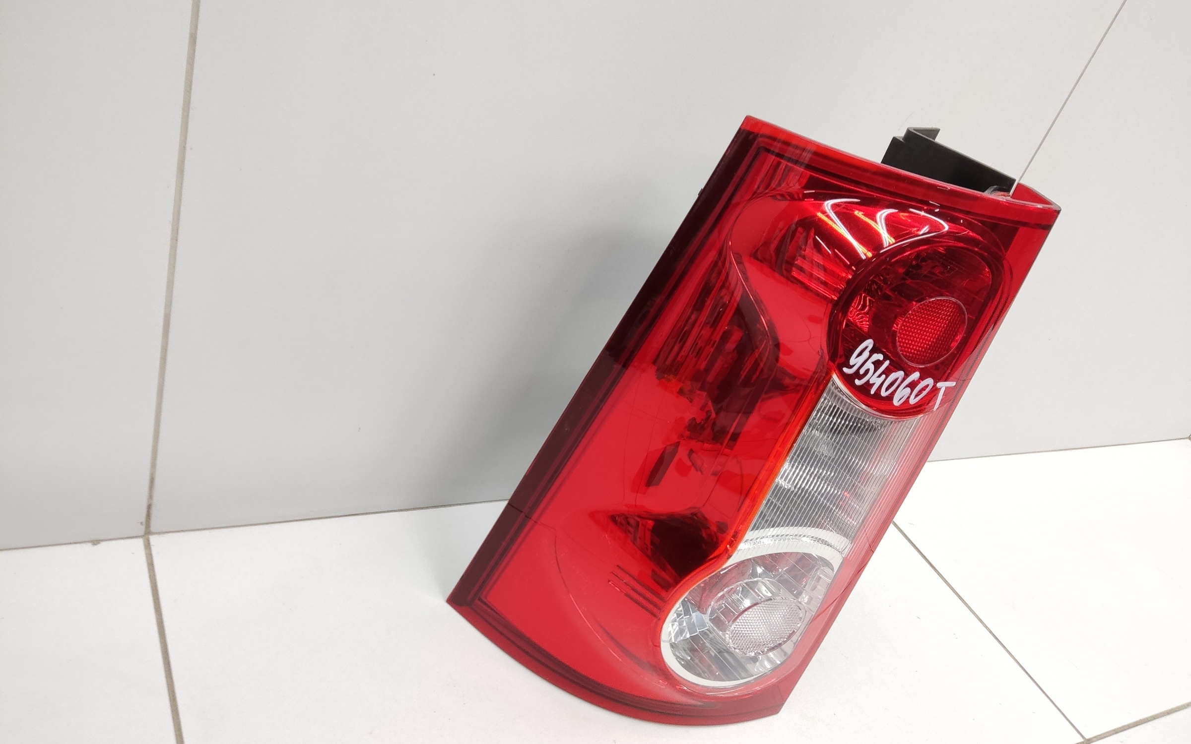 Фонарь задний левый наружный Lada Largus