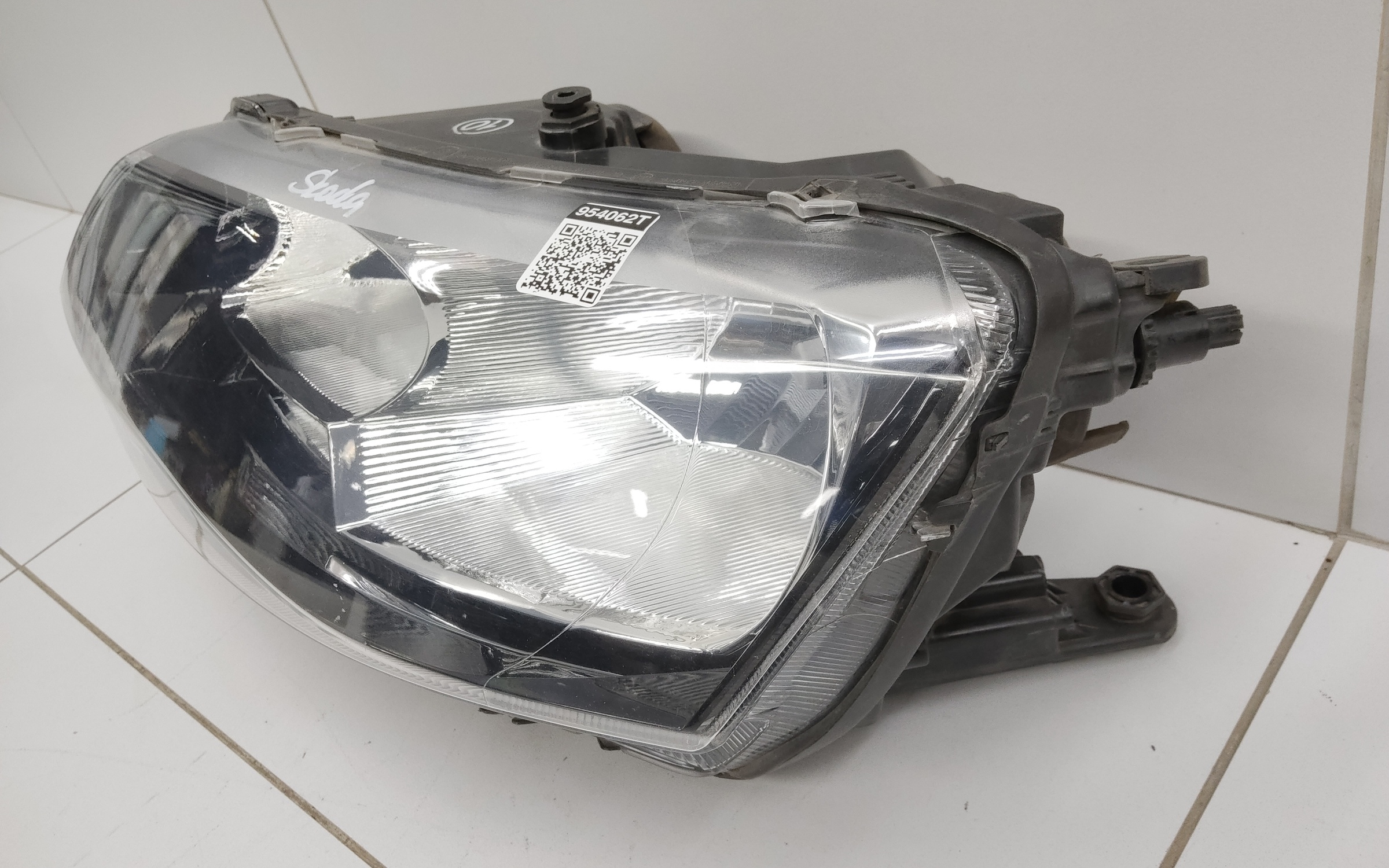 Фара передняя левая Skoda Rapid 1 галоген