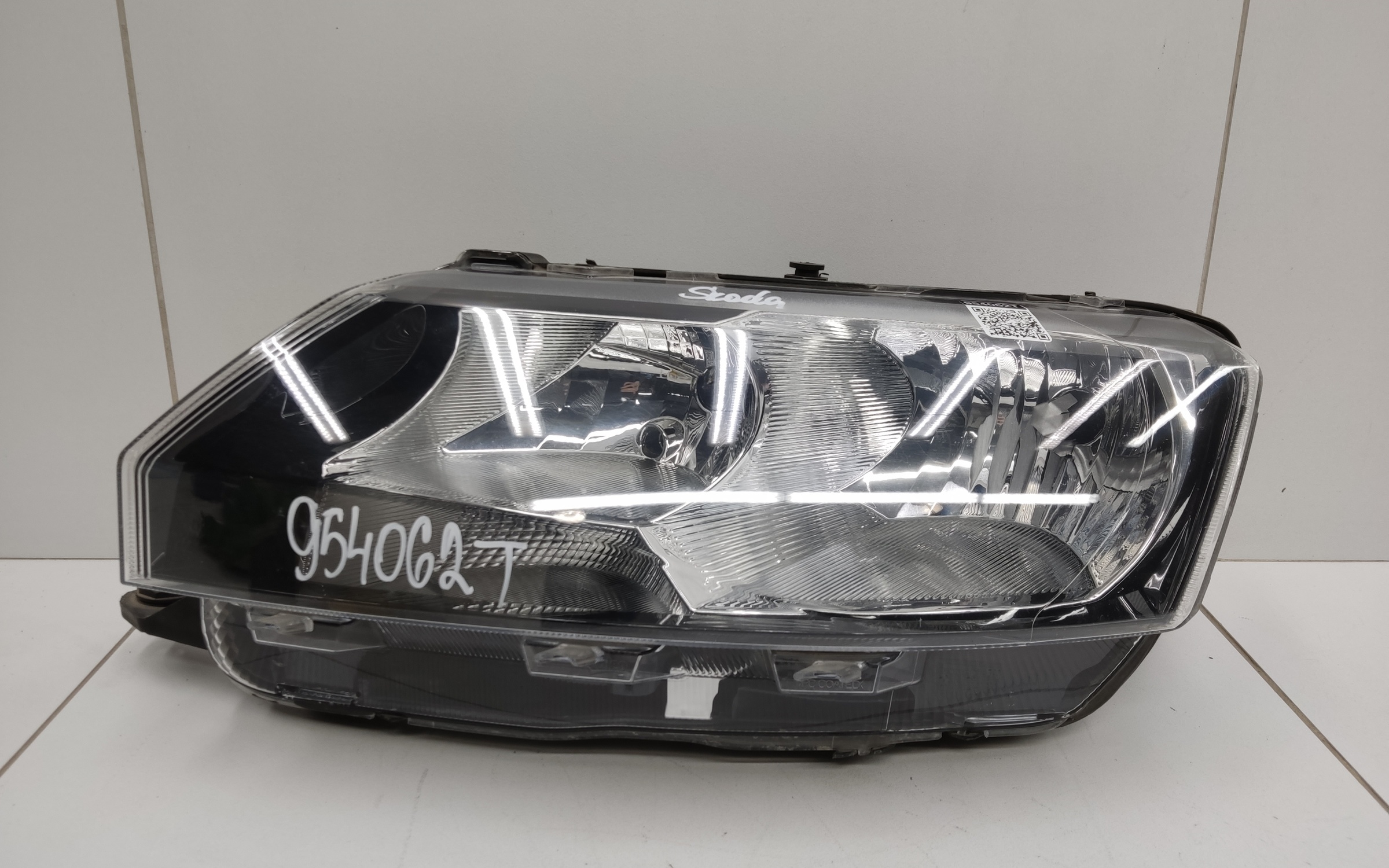 Фара передняя левая Skoda Rapid 1 галоген