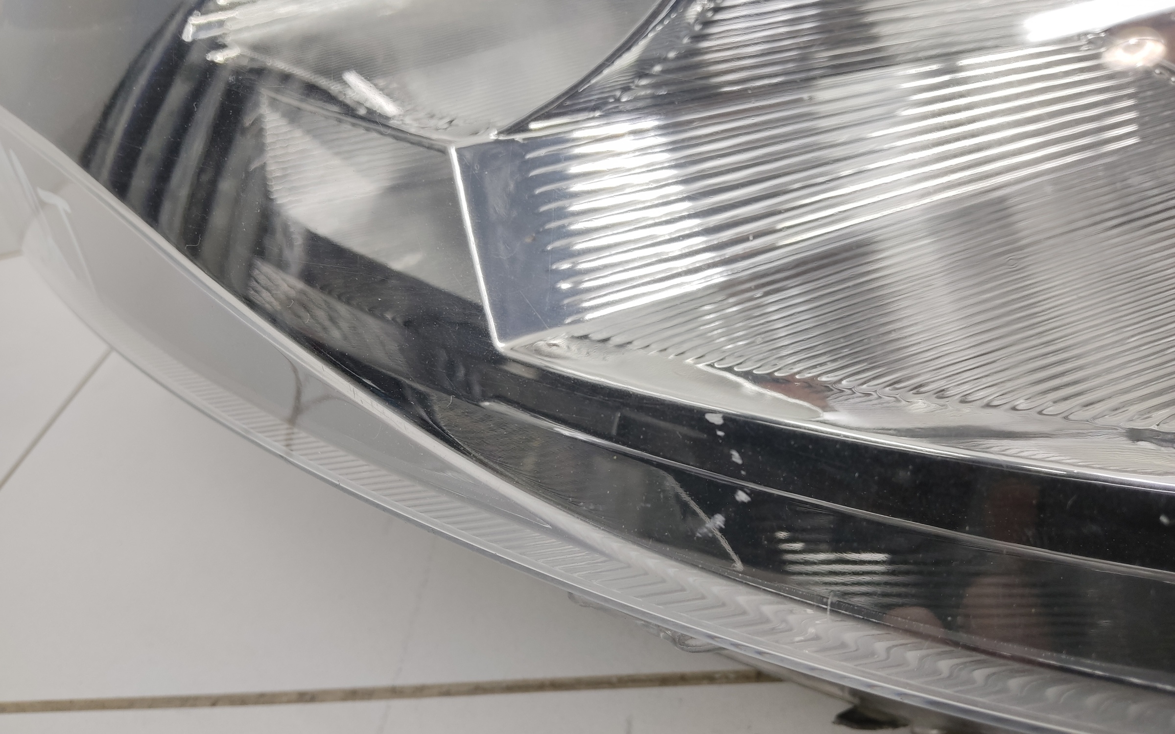 Фара передняя левая Skoda Rapid 1 галоген