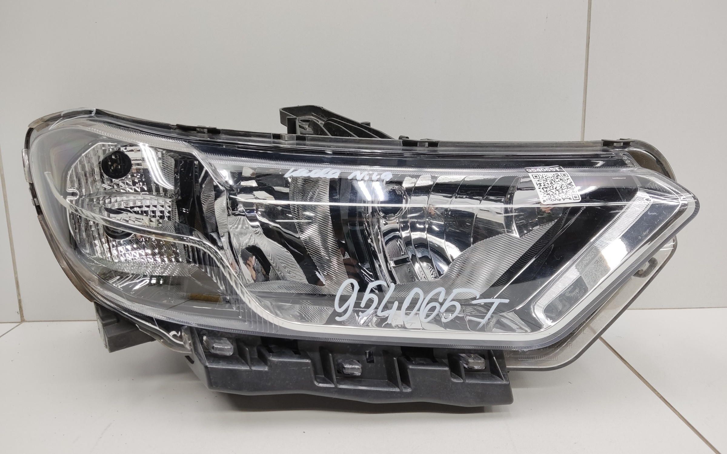 Фара передняя правая Lada Niva Travel галоген