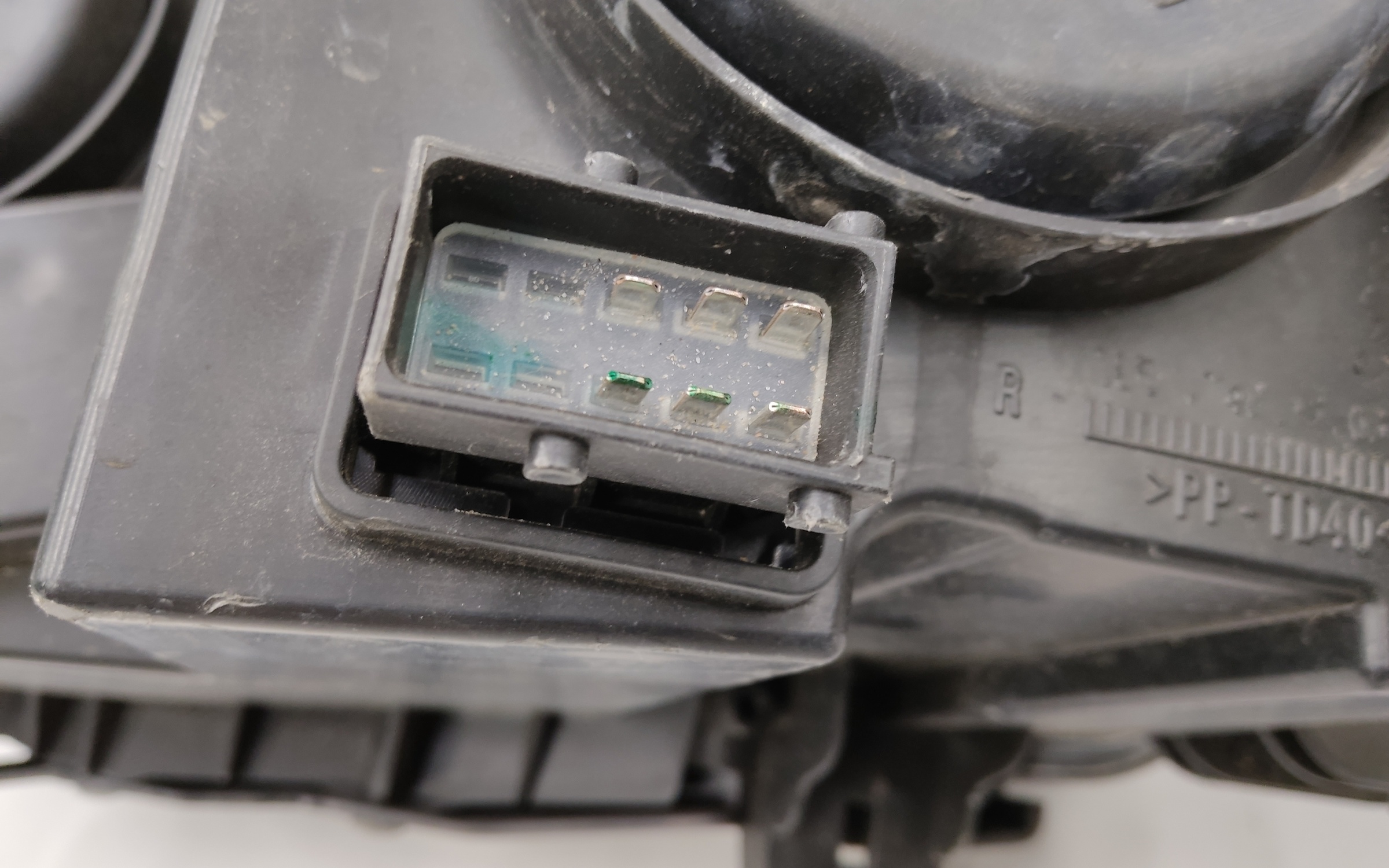 Фара передняя правая Lada Niva Travel галоген