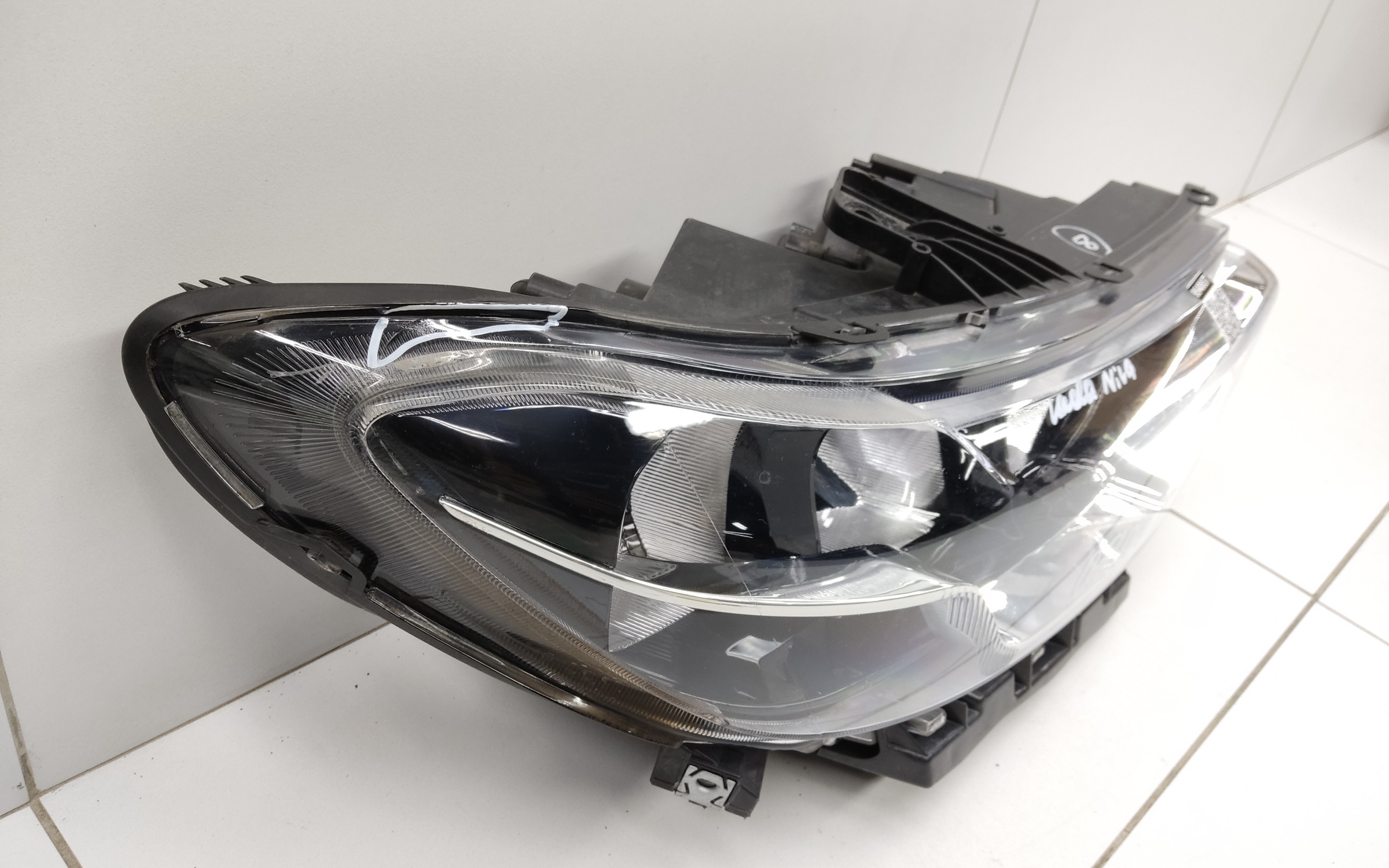 Фара передняя правая Lada Niva Travel галоген