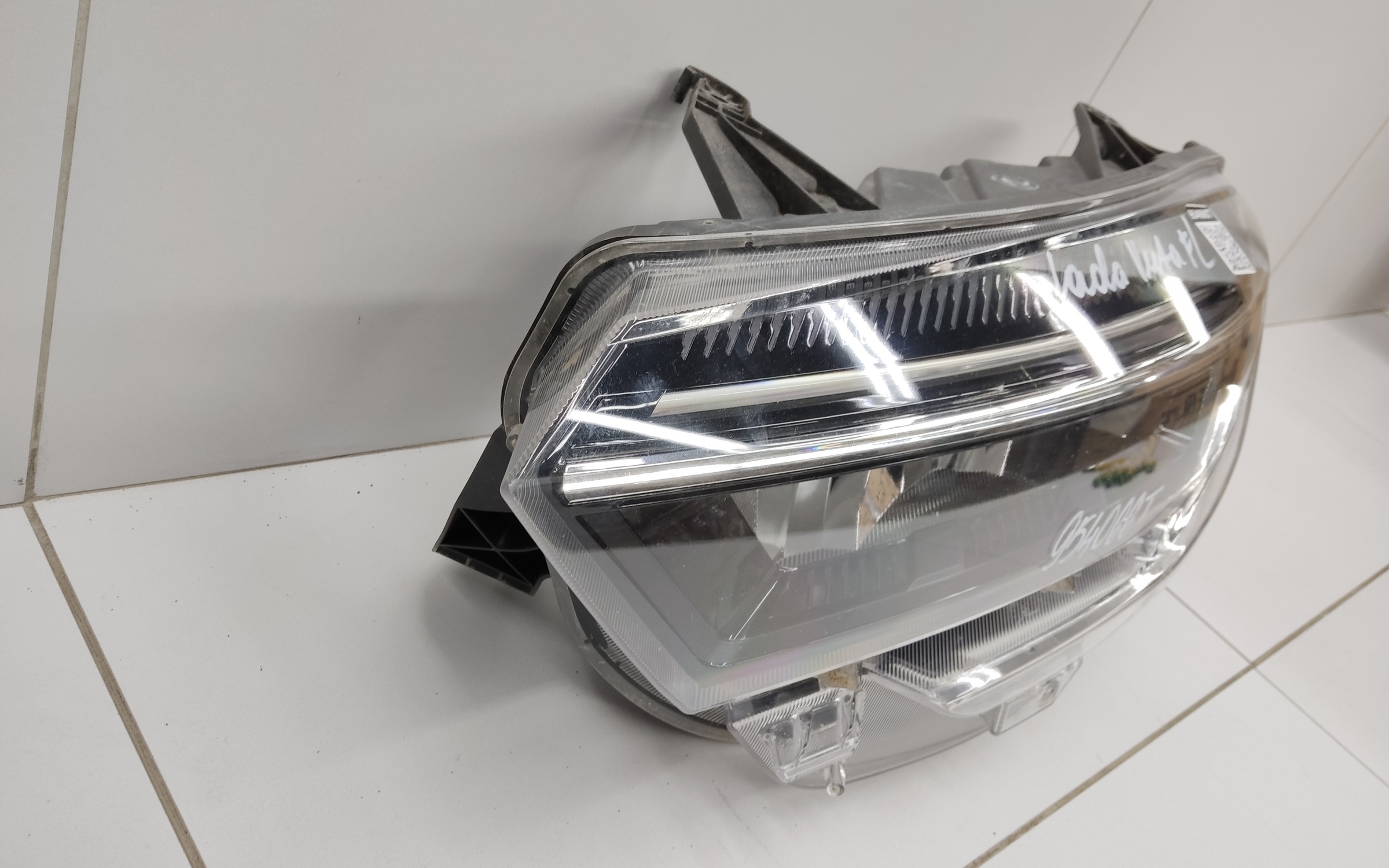 Фара передняя левая Lada Vesta 1 Restail LED