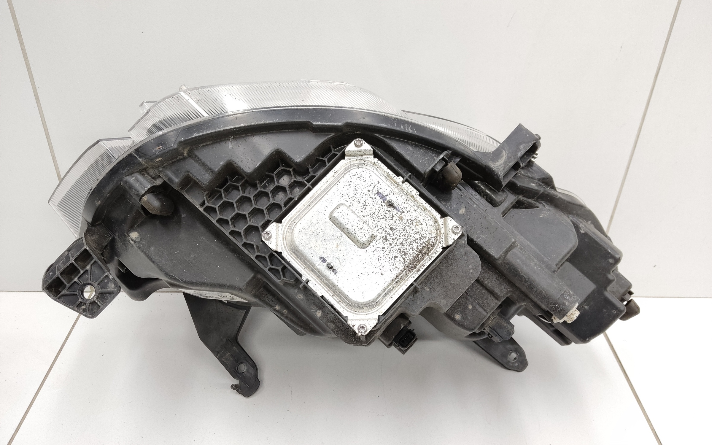 Фара передняя левая Lada Vesta 1 Restail LED