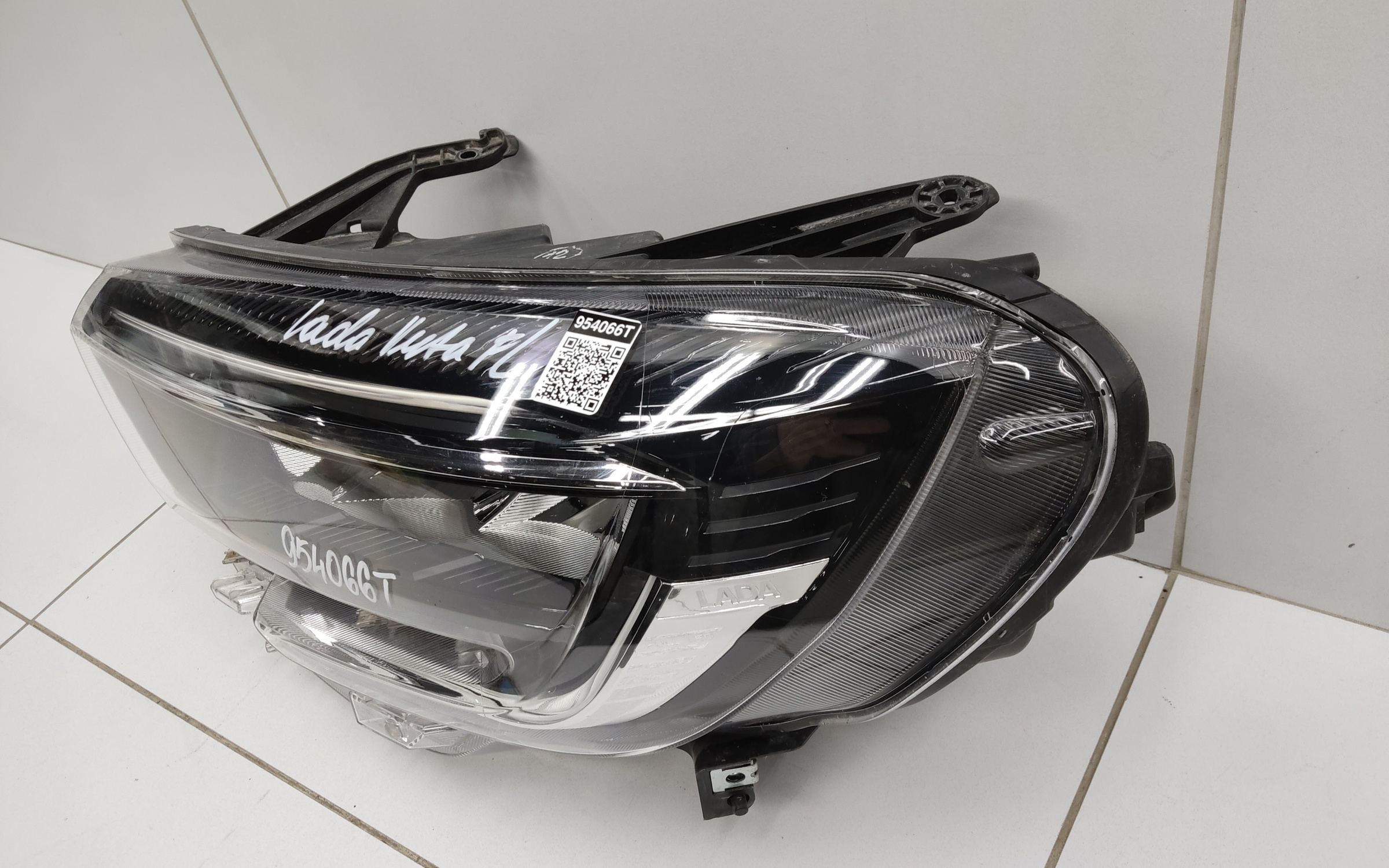 Фара передняя левая Lada Vesta 1 Restail LED