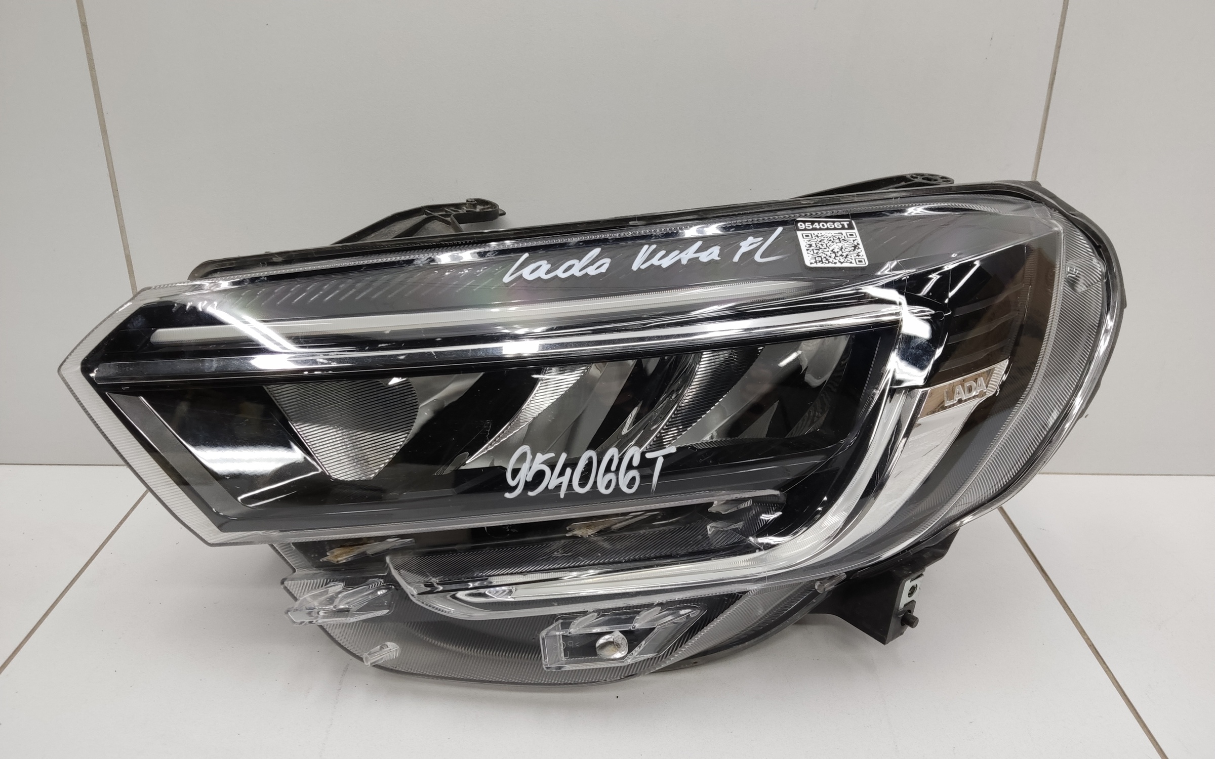 Фара передняя левая Lada Vesta 1 Restail LED