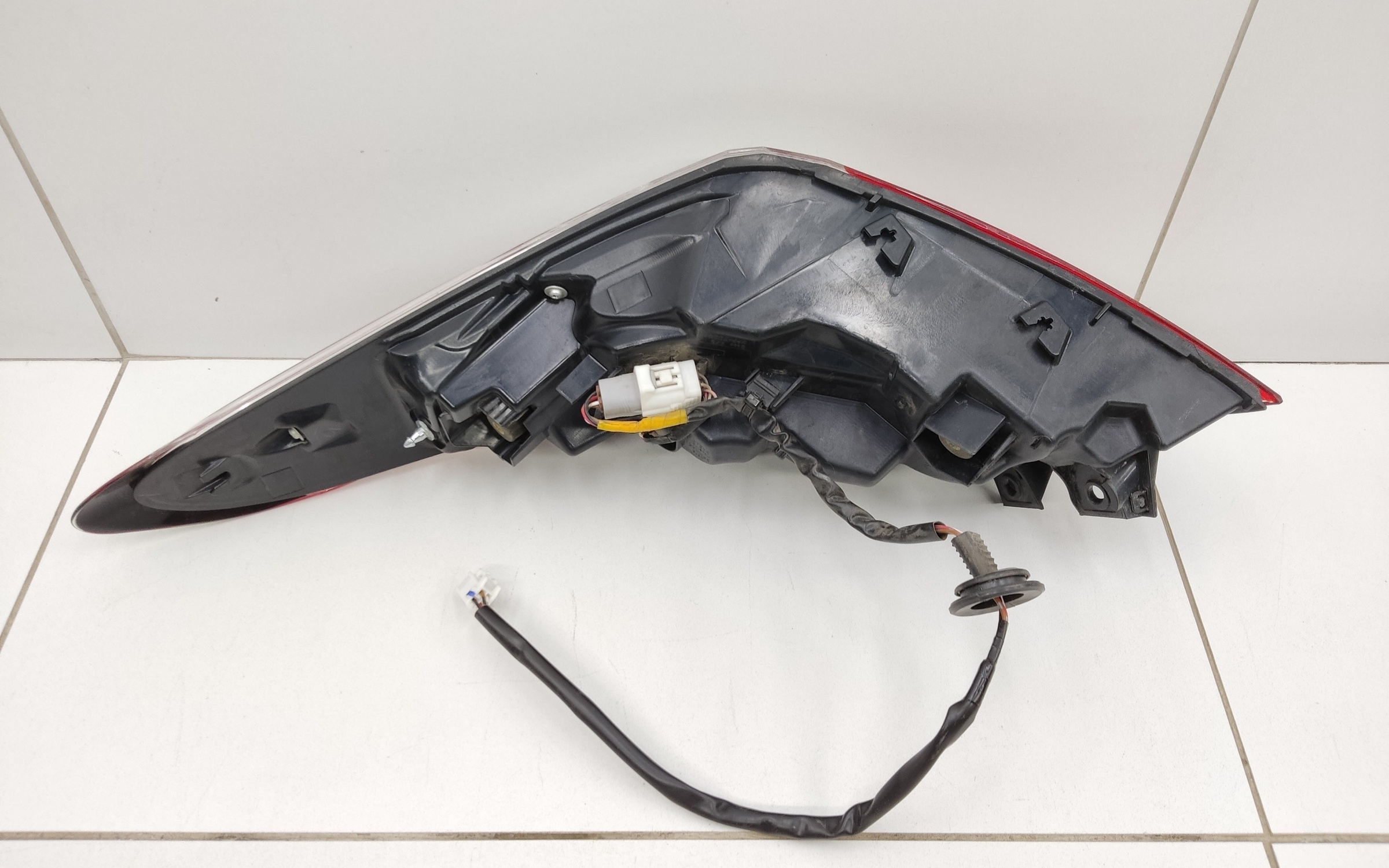 Фонарь задний левый наружный Toyota Camry V70 LED