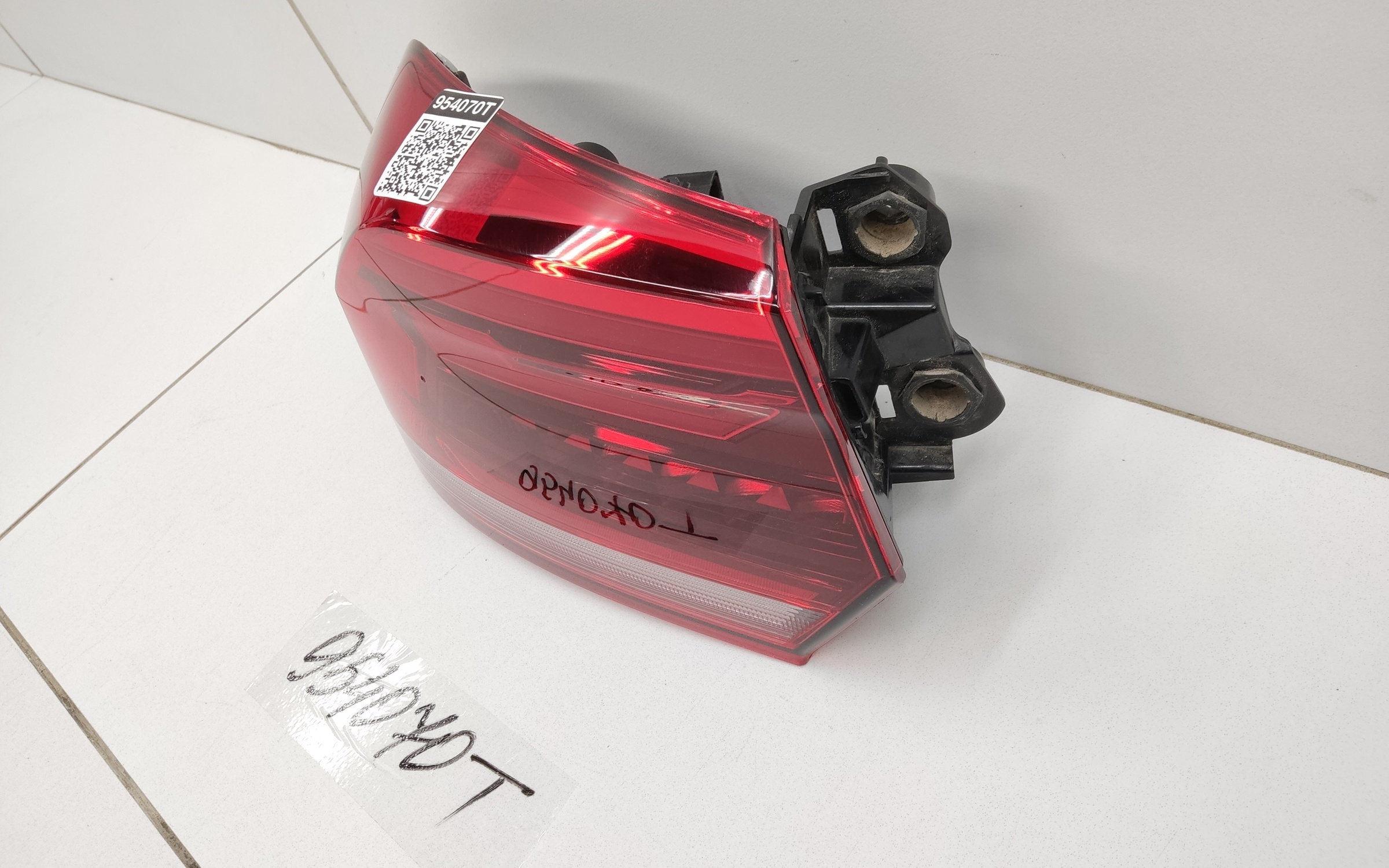 Фонарь задний левый наружный Volkswagen Polo 6 Liftback LED